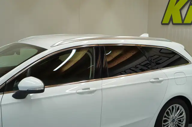 Ford Mondeo view 12