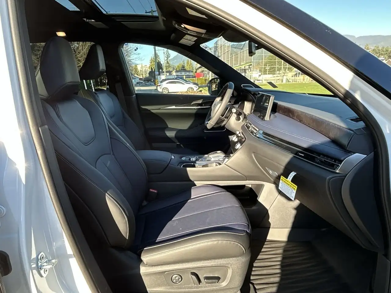 Infiniti QX60 снимка Infiniti QX60