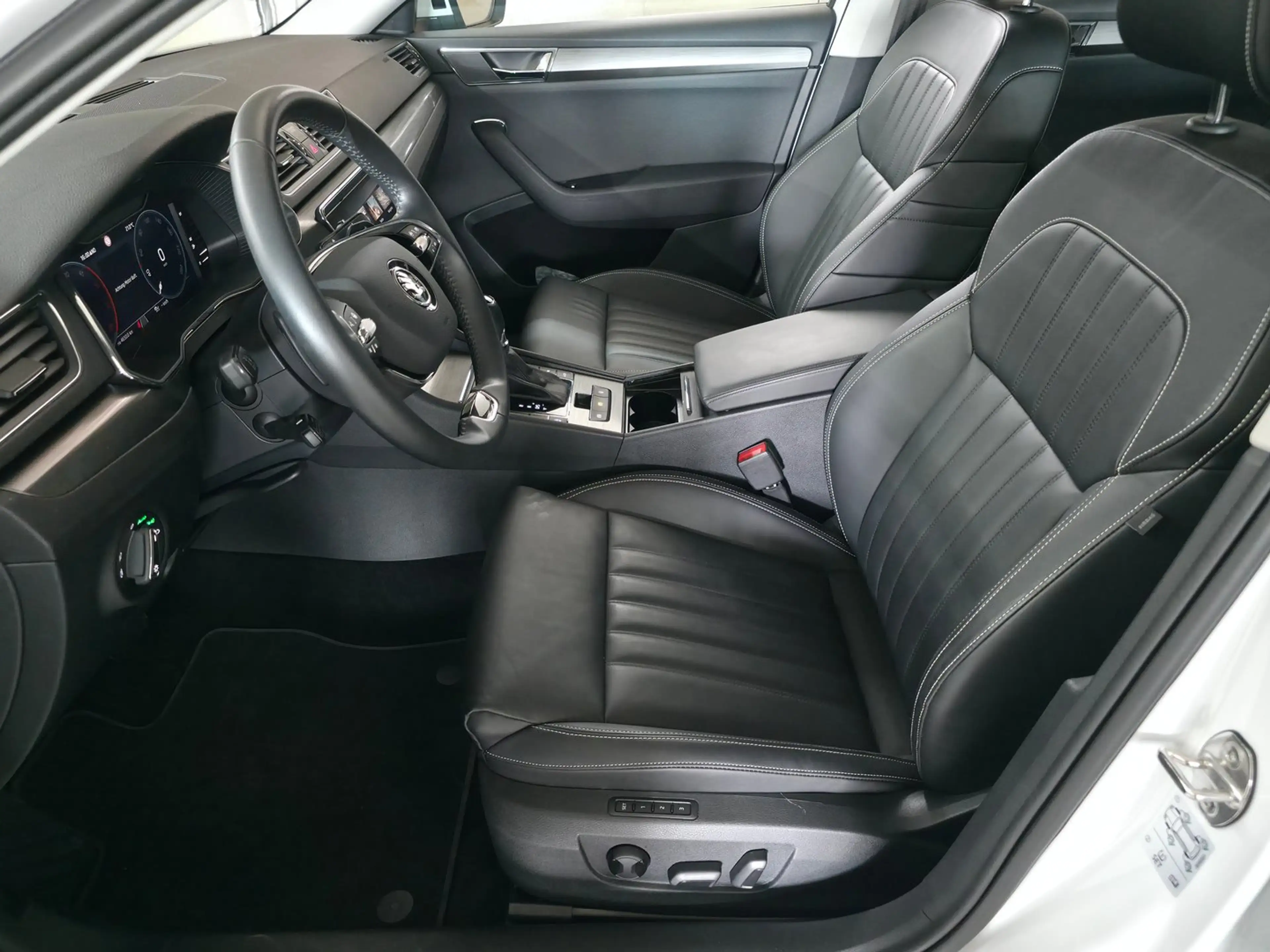 Skoda Superb Style TDI DSG — photo 13