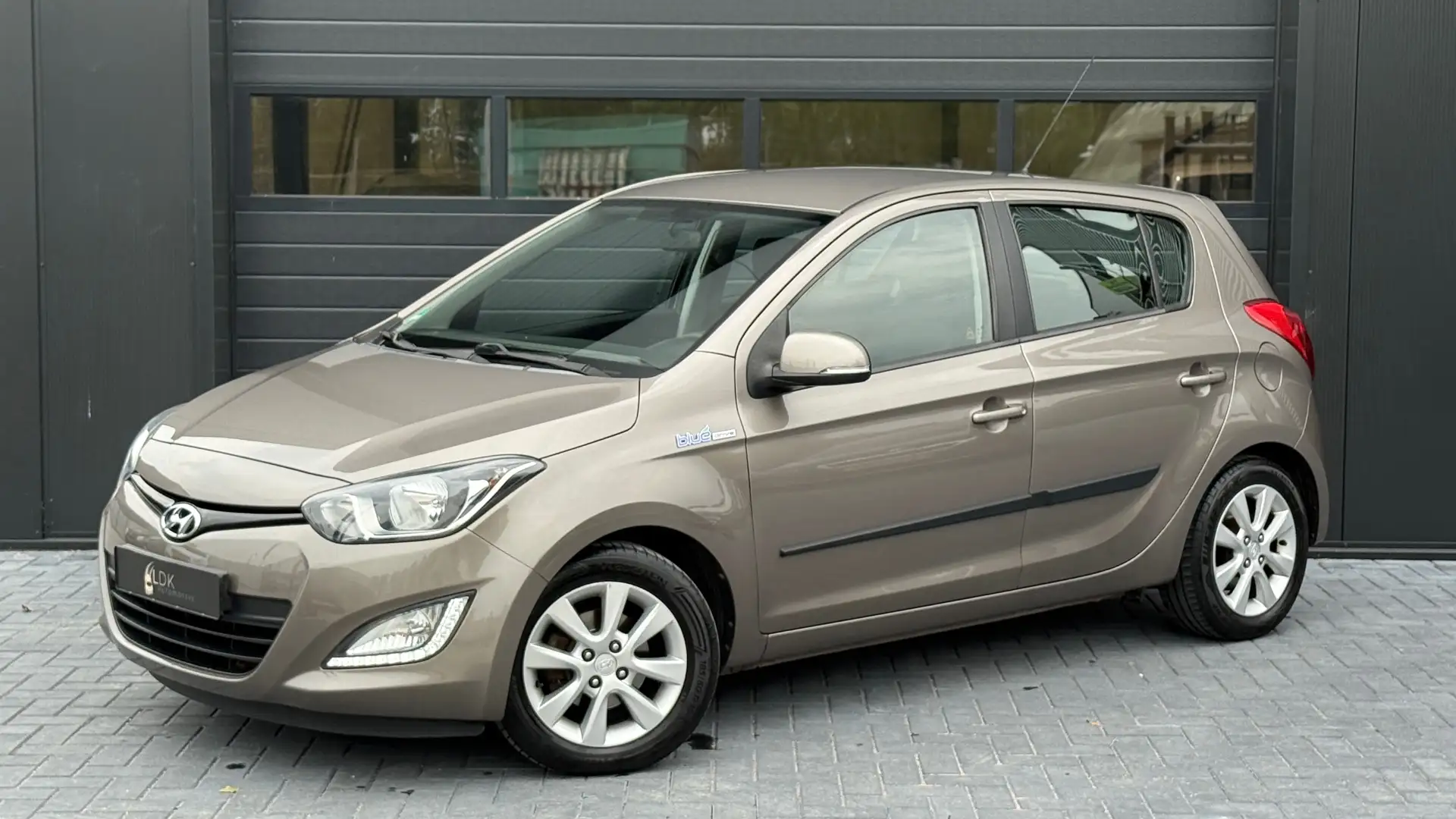 Hyundai i20 1.2i i-Deal Airco|Cruise|Trekhaak Bruin - 1