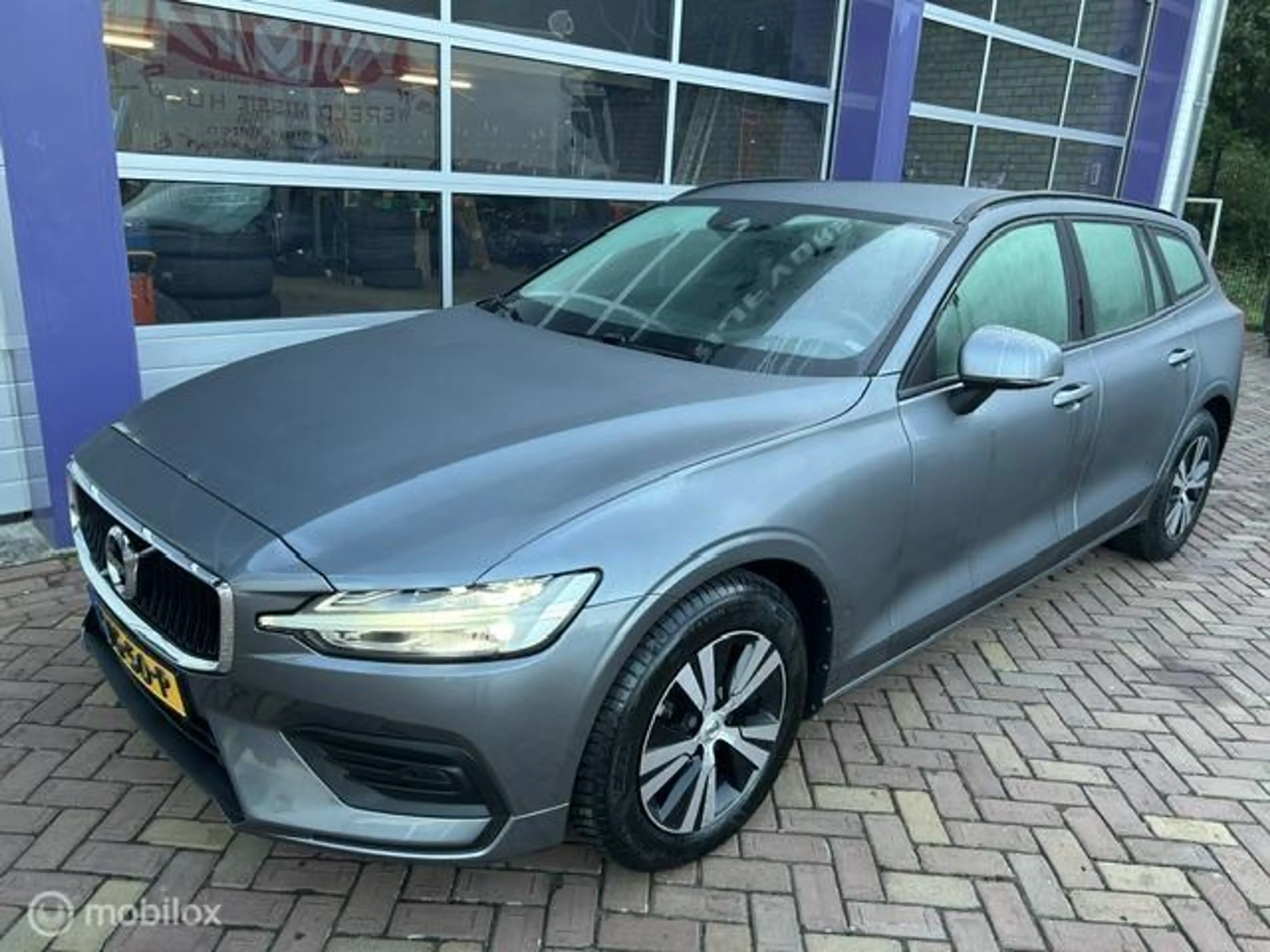 Volvo V60 2.0 D3 * AUTOMAAT * NAVIGATIE * ELECTRISCHE A KLEP — photo 6