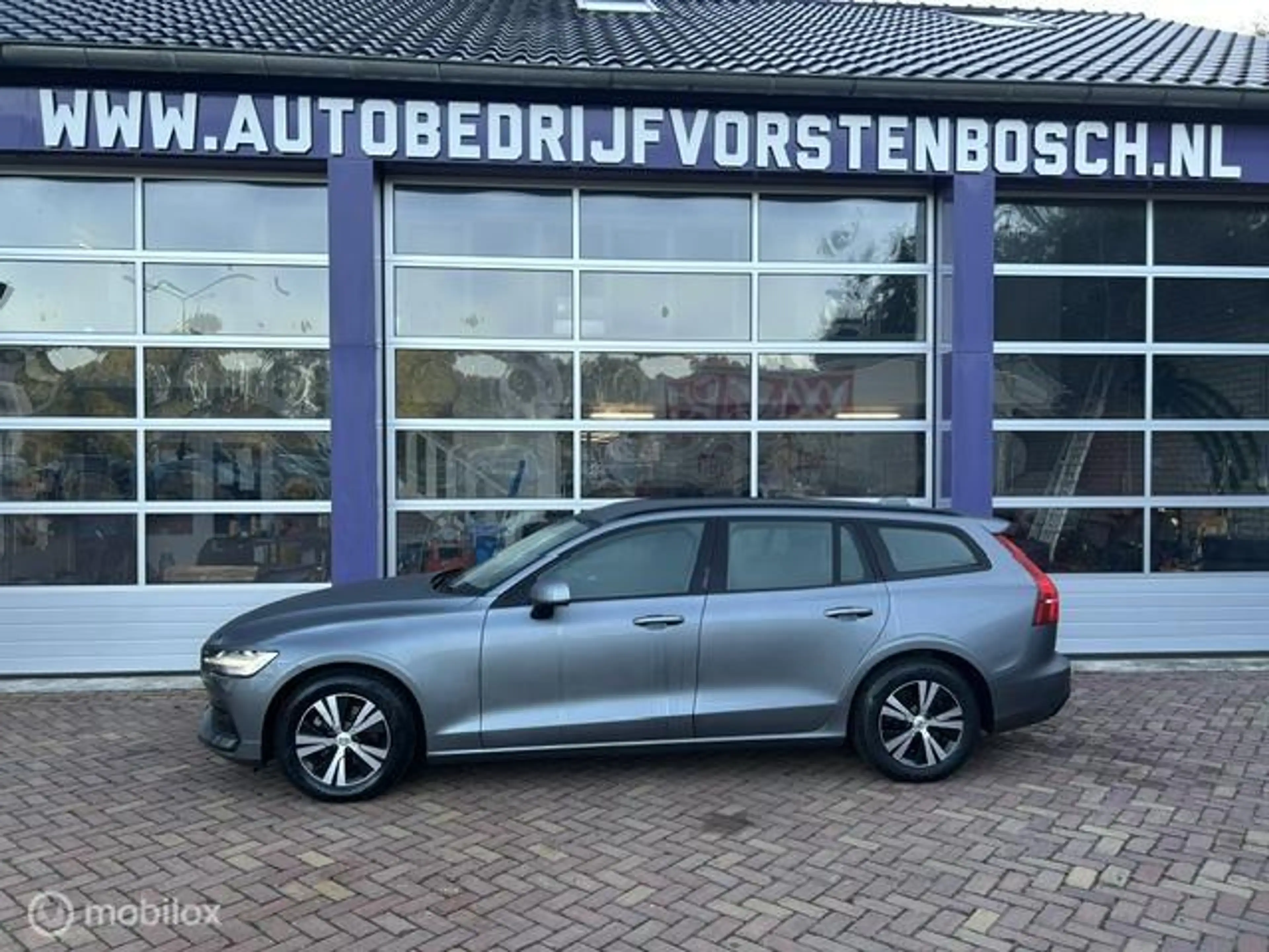 Volvo V60 2.0 D3 * AUTOMAAT * NAVIGATIE * ELECTRISCHE A KLEP — photo 2