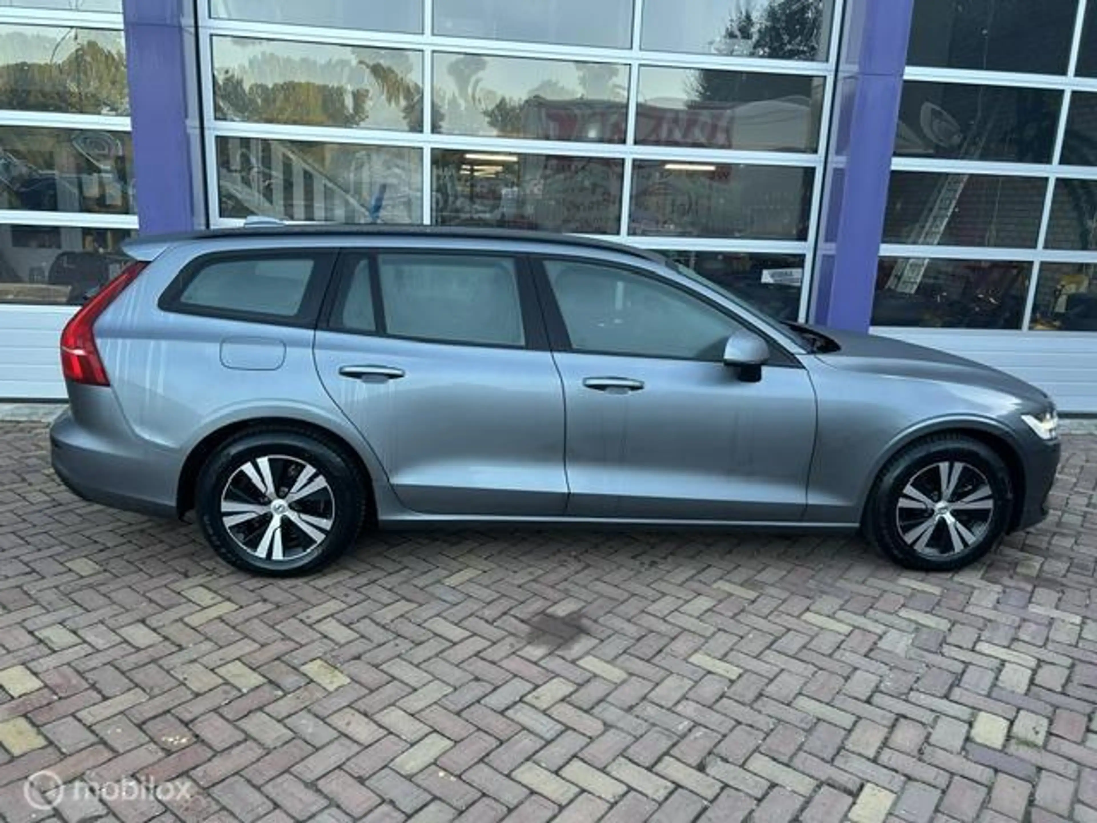 Volvo V60 2.0 D3 * AUTOMAAT * NAVIGATIE * ELECTRISCHE A KLEP — photo 8