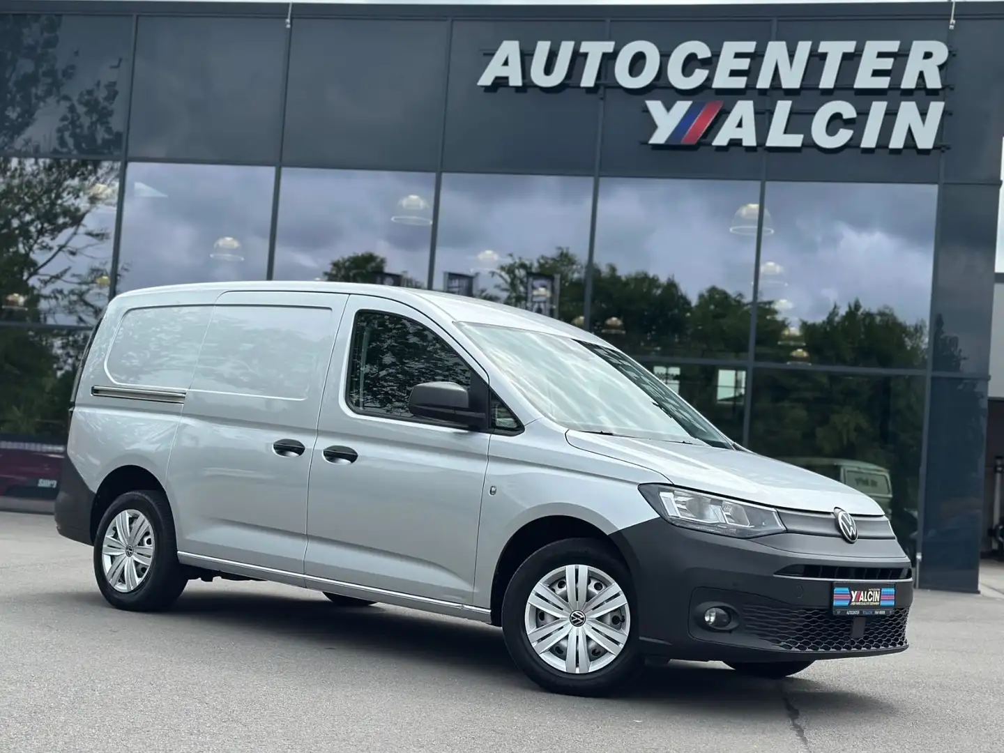 Volkswagen Caddy 2,0TDI Maxi DSG SCR 1.H/NAV/KLIMA/SHZ/AHK Grau - 1