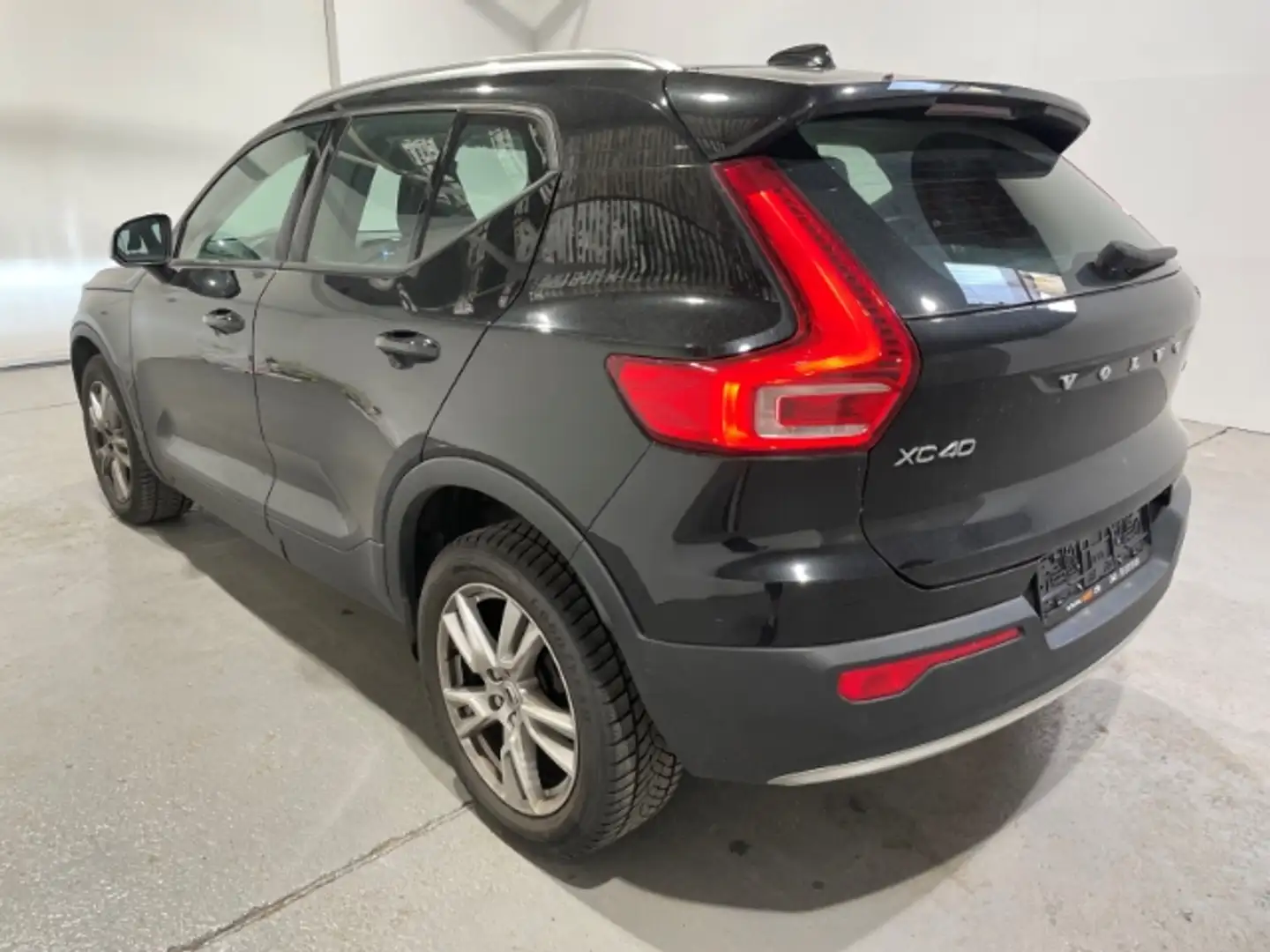 Volvo XC40 T3 Momentum Pro Automatik EU6d LED Navi Klima PDC Schwarz - 2