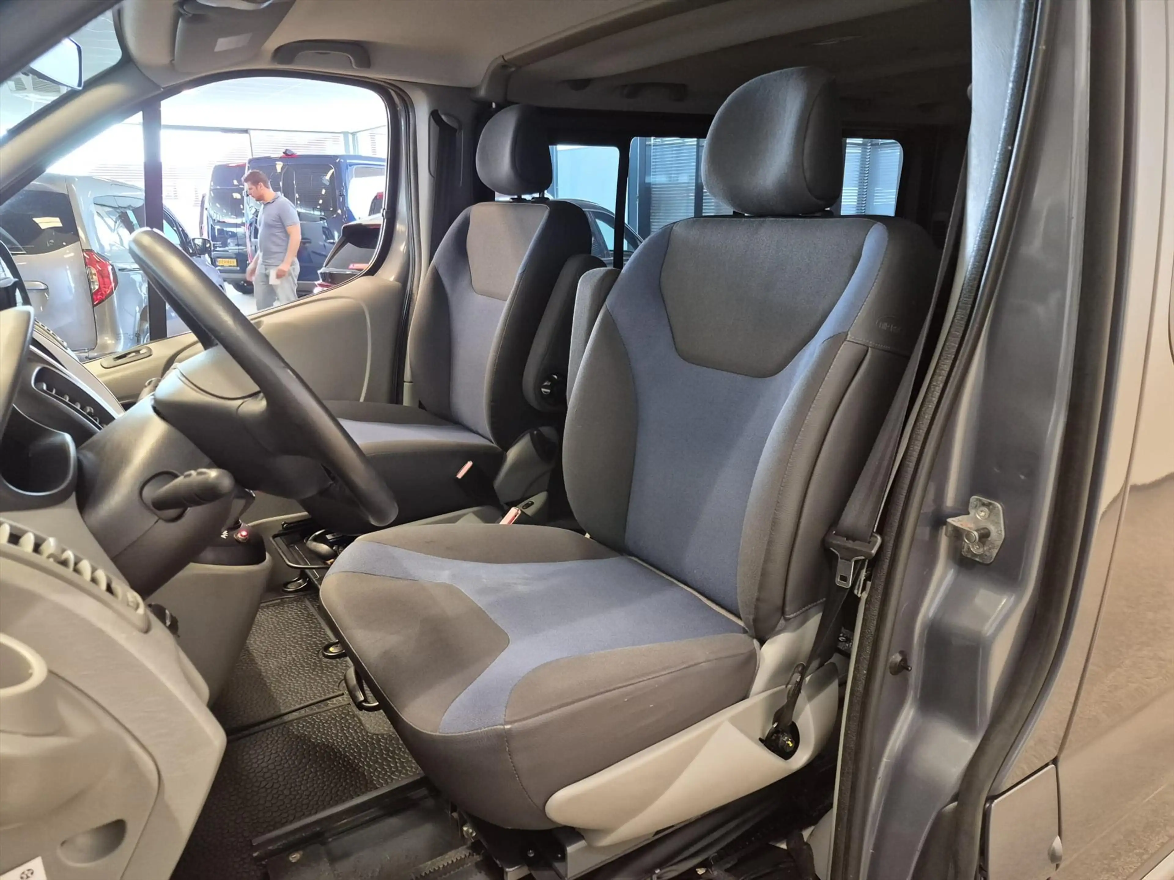 Renault Trafic L1H1 Rolstoelbus Automaat Zelfrijder — photo 21
