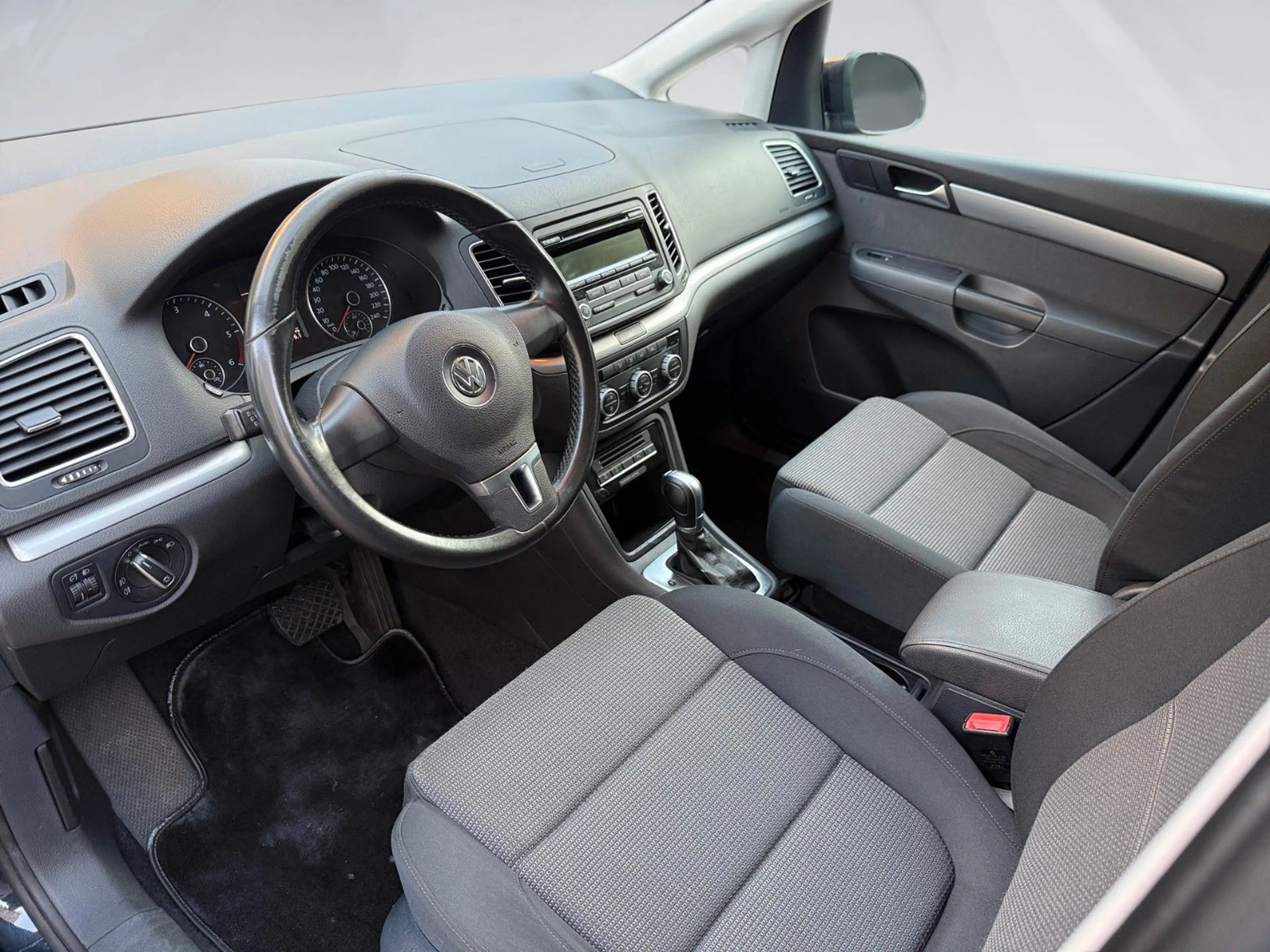 Volkswagen Sharan Comfortline BMT — photo 9