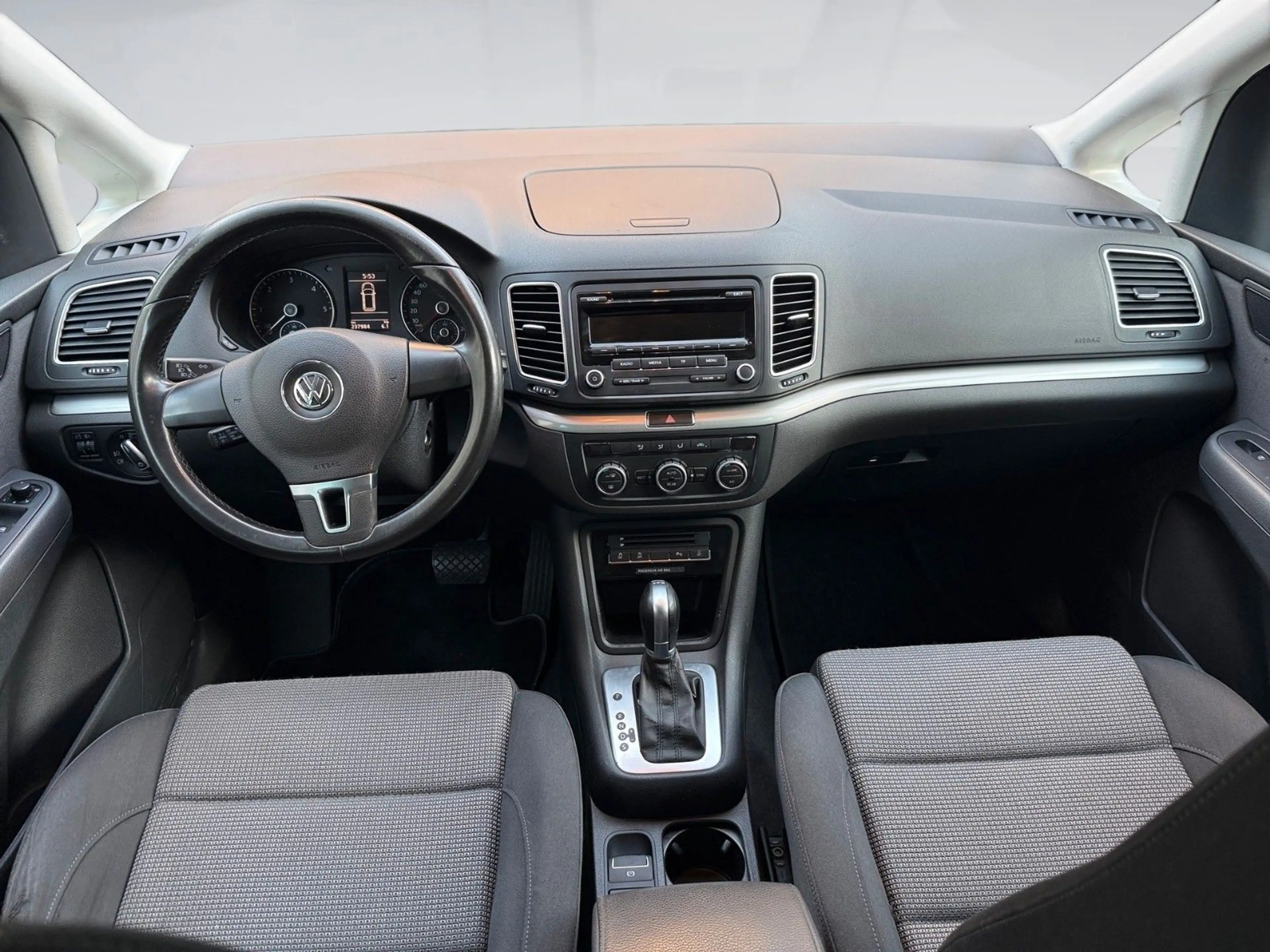 Volkswagen Sharan Comfortline BMT — photo 10