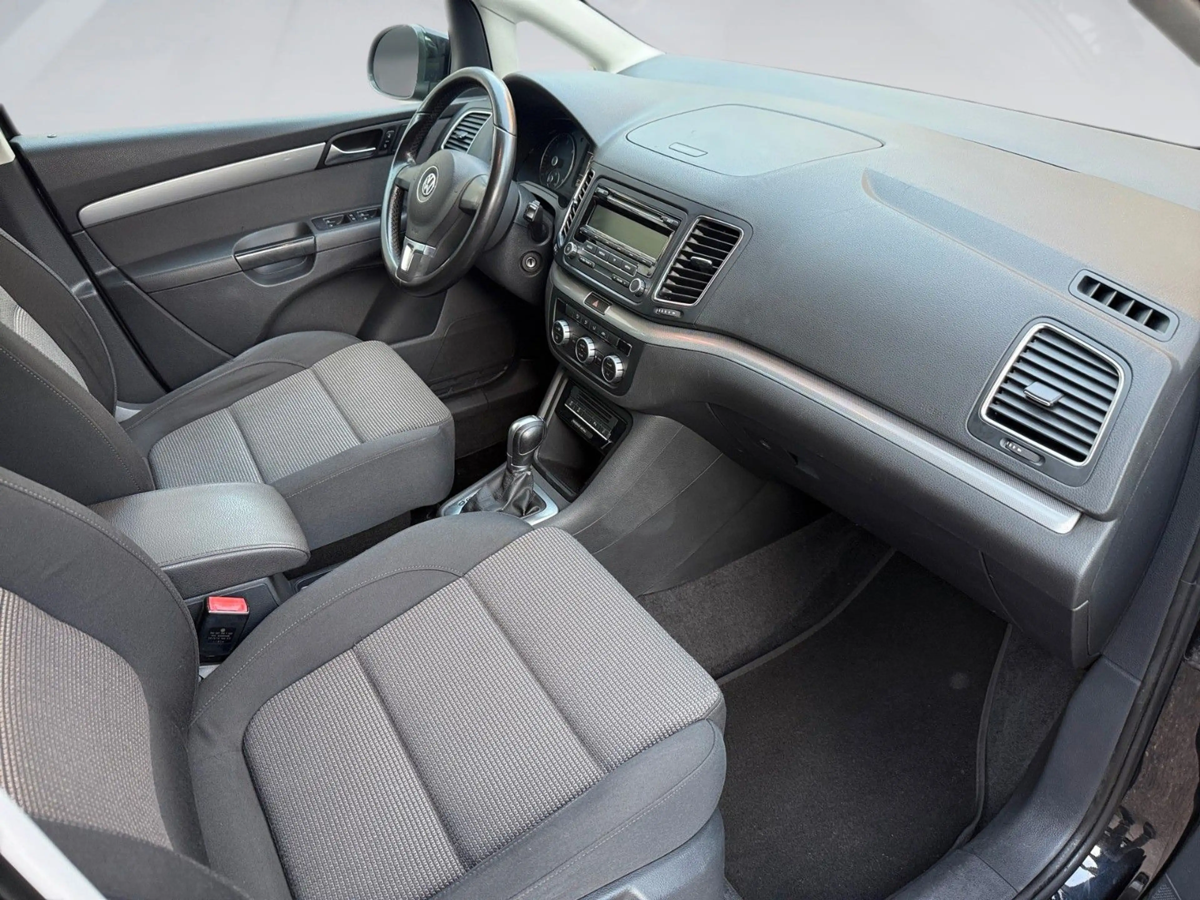 Volkswagen Sharan Comfortline BMT — photo 11