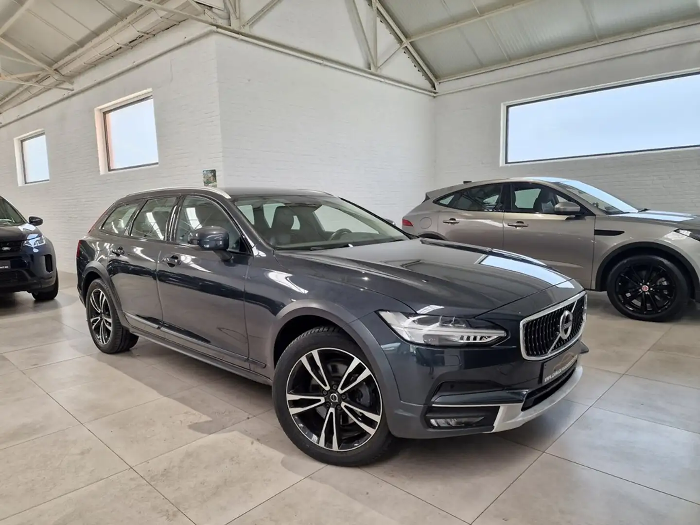 Volvo V90 Cross Country D4 AWD AUTOMAAT 64000KM siva - 1