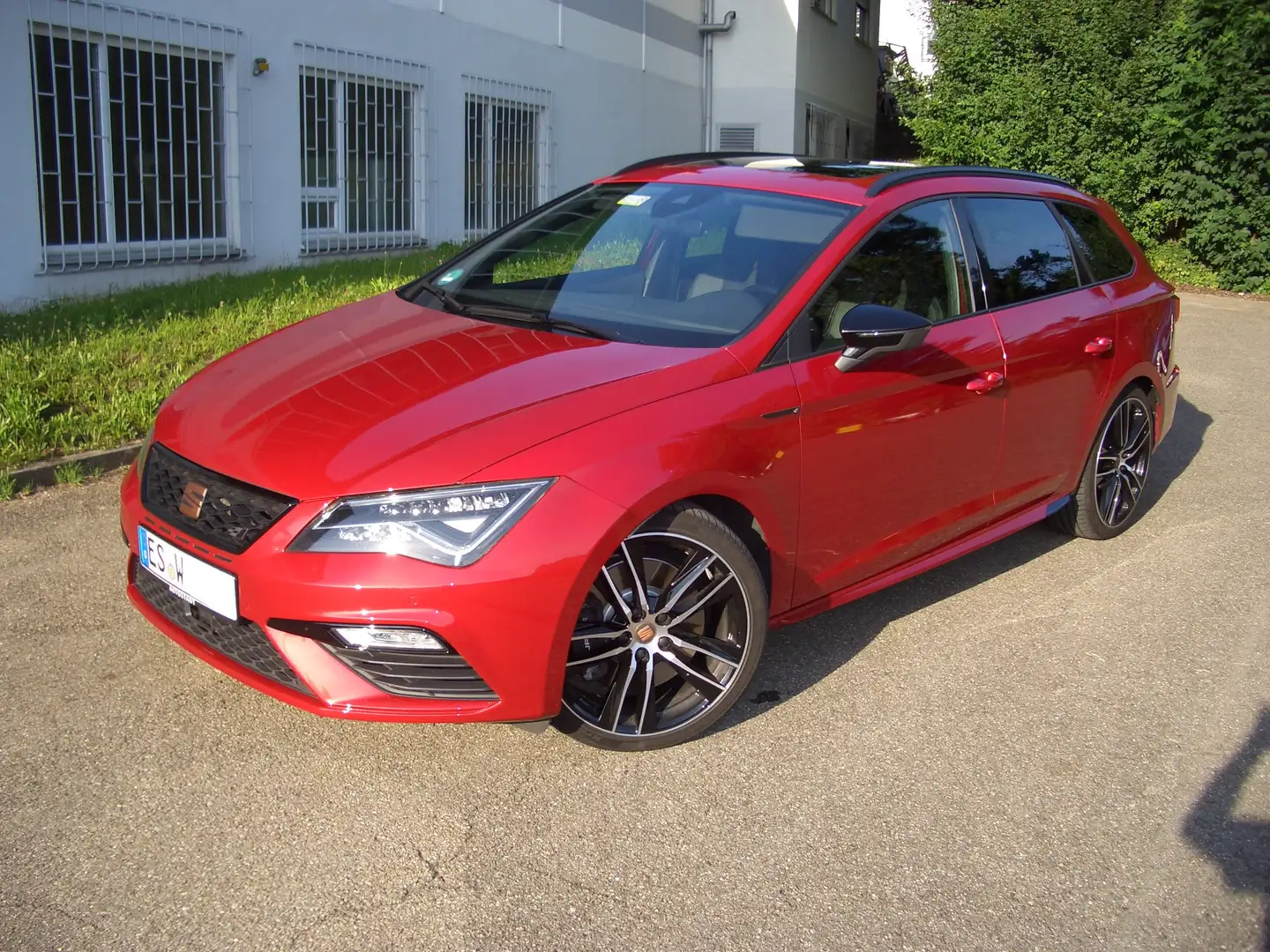 SEAT Leon Leon ST ST 2.0 TSI 4Drive OPF DSG Cupra Rot - 1