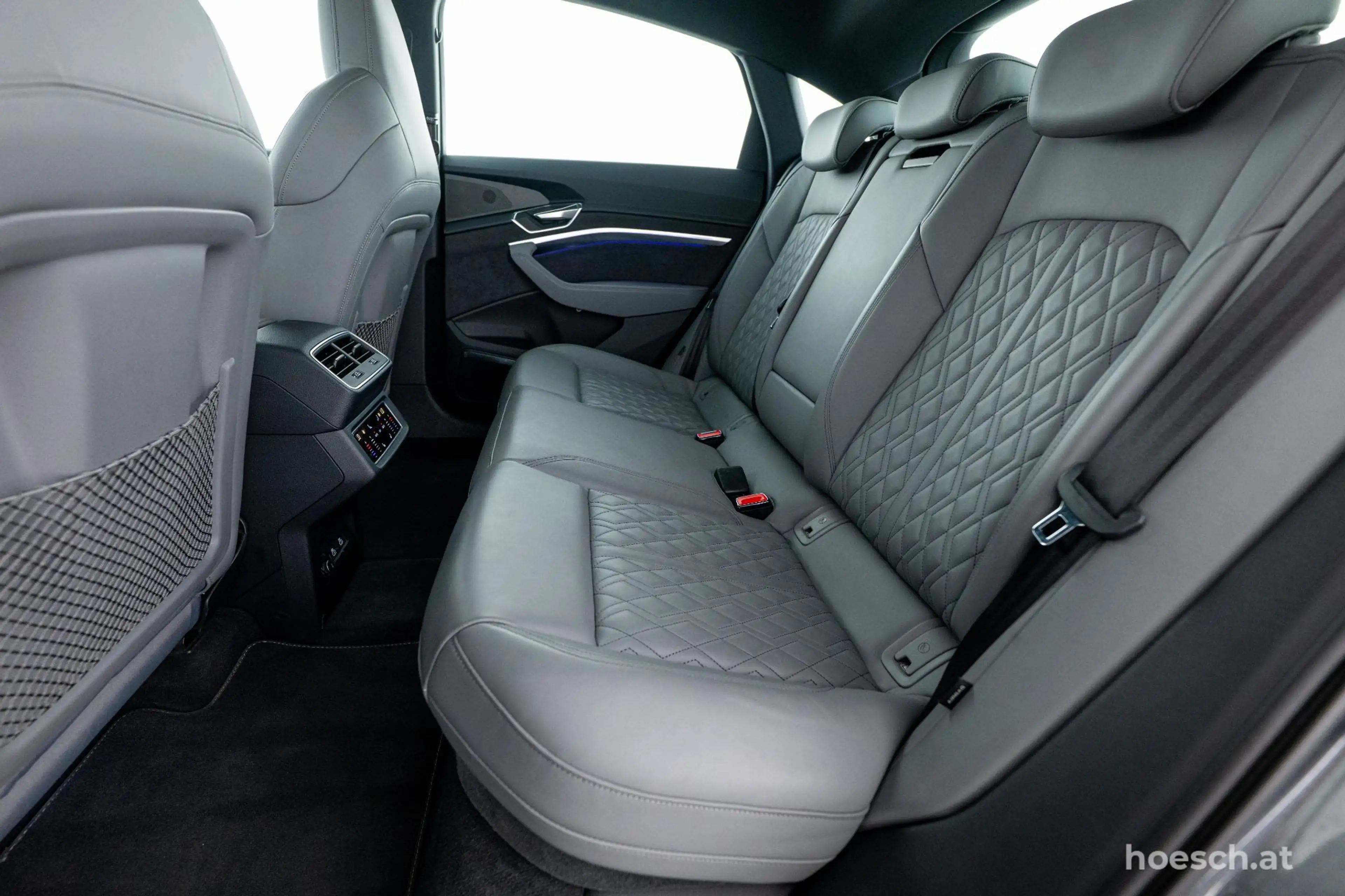 Audi Q8 e-tron 55 SB quattro 2x S-LINE DIGITAL SOFTCLOSE LEDER — photo 7