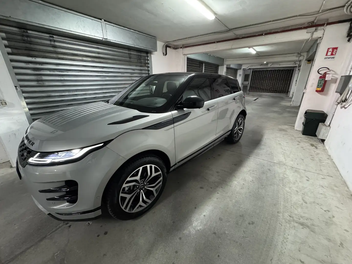 Land Rover Range Rover Evoque 2.0d i4 mhev SE awd 150cv auto R-Dynamic Argento - 2