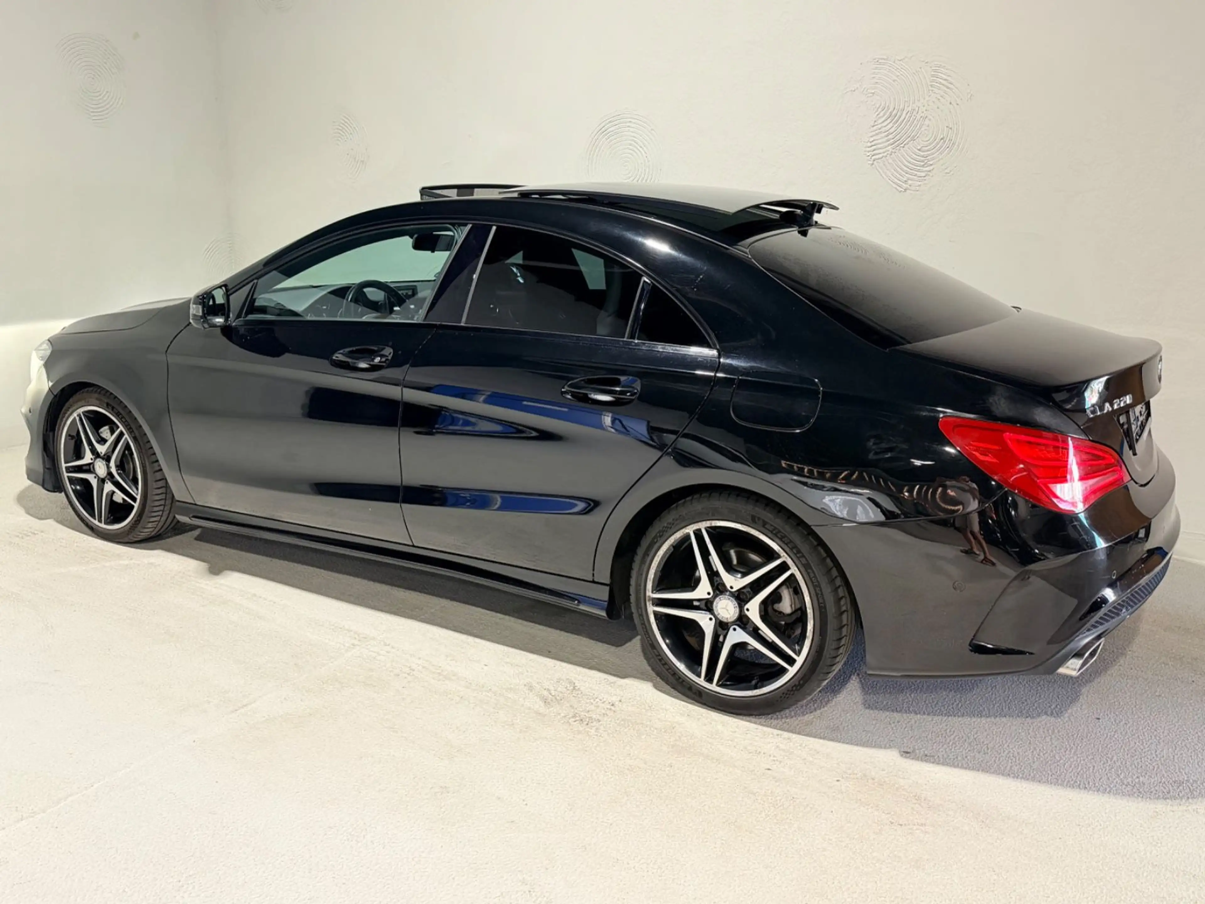 Mercedes-Benz CLA 220 CDI d AMG Line *Pano*Kamera*Leder — photo 7