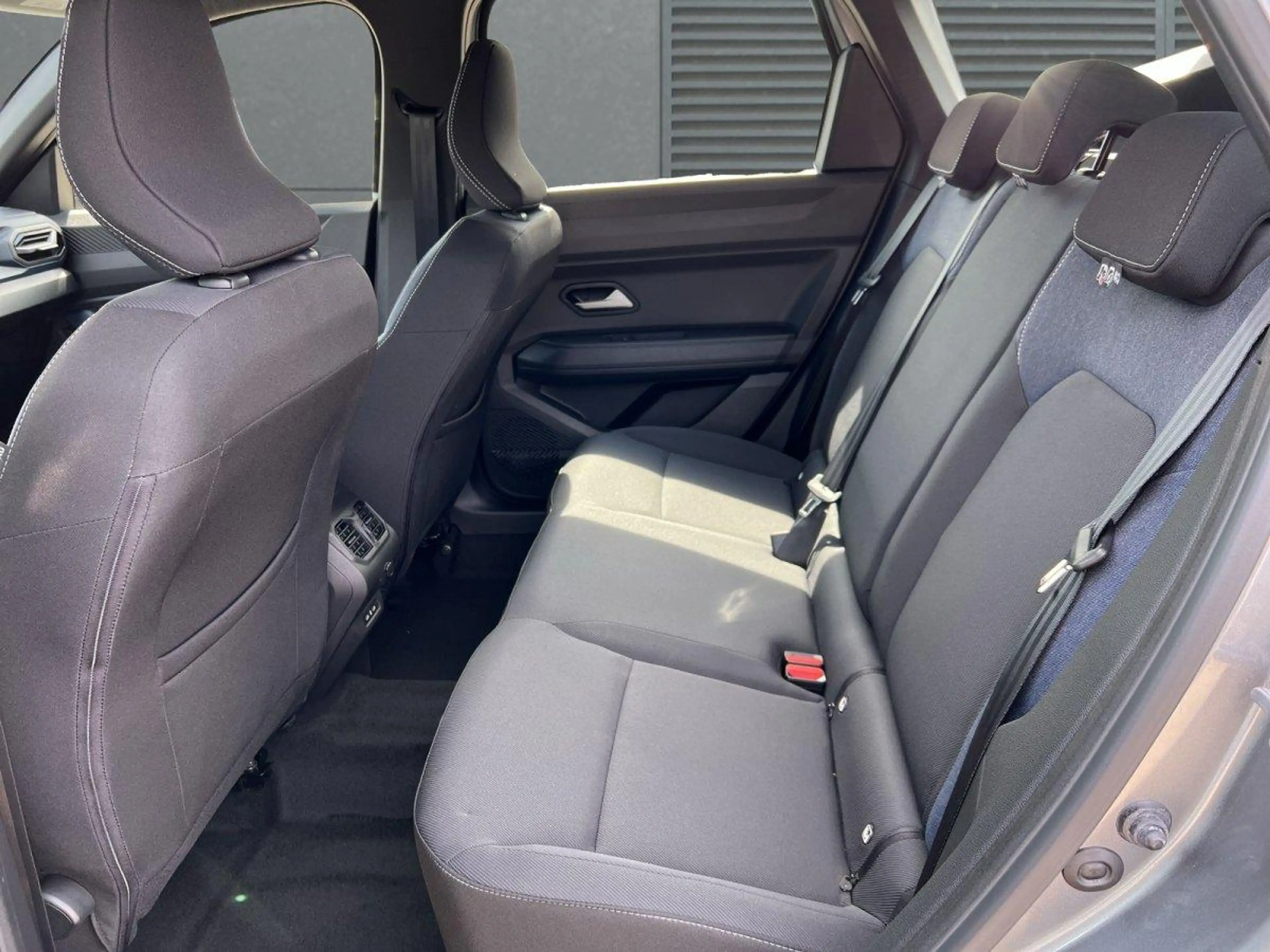 Dacia Bigster Expression SHZ+RFK+Carplay TCe 140 103 kW (140 ... — photo 6