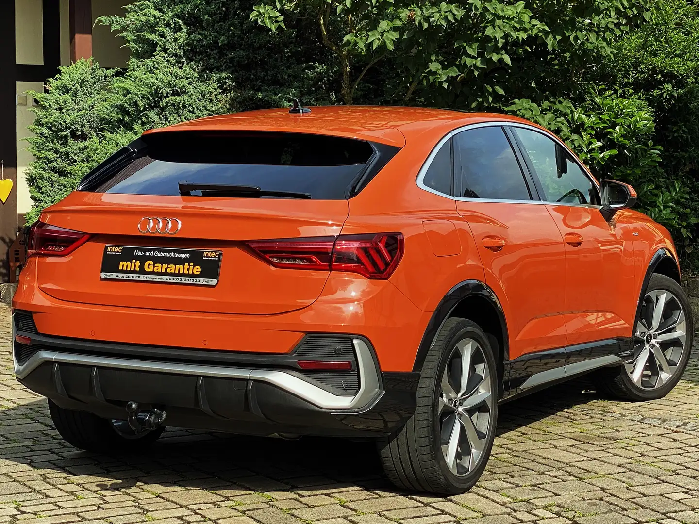 Audi Q3 Sportback 45TFSI e-hybrid 2xS-line AHK+GSD+Virtual narančasta - 2