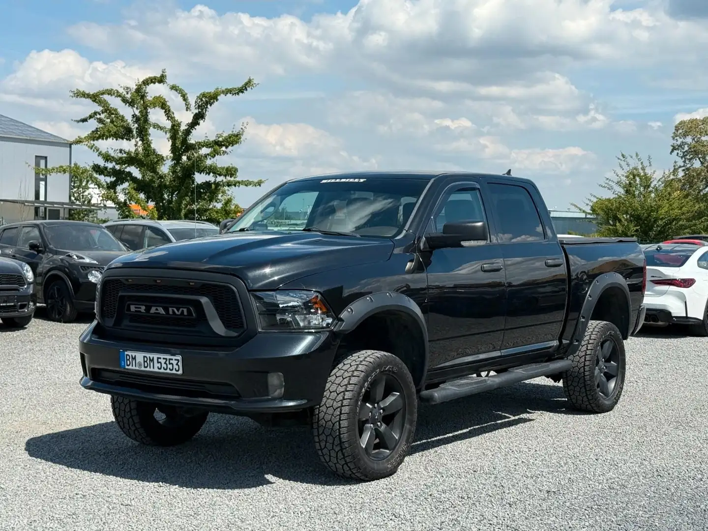 Dodge RAM 5l7. v8. 5 places, 99000 km. Black - 2