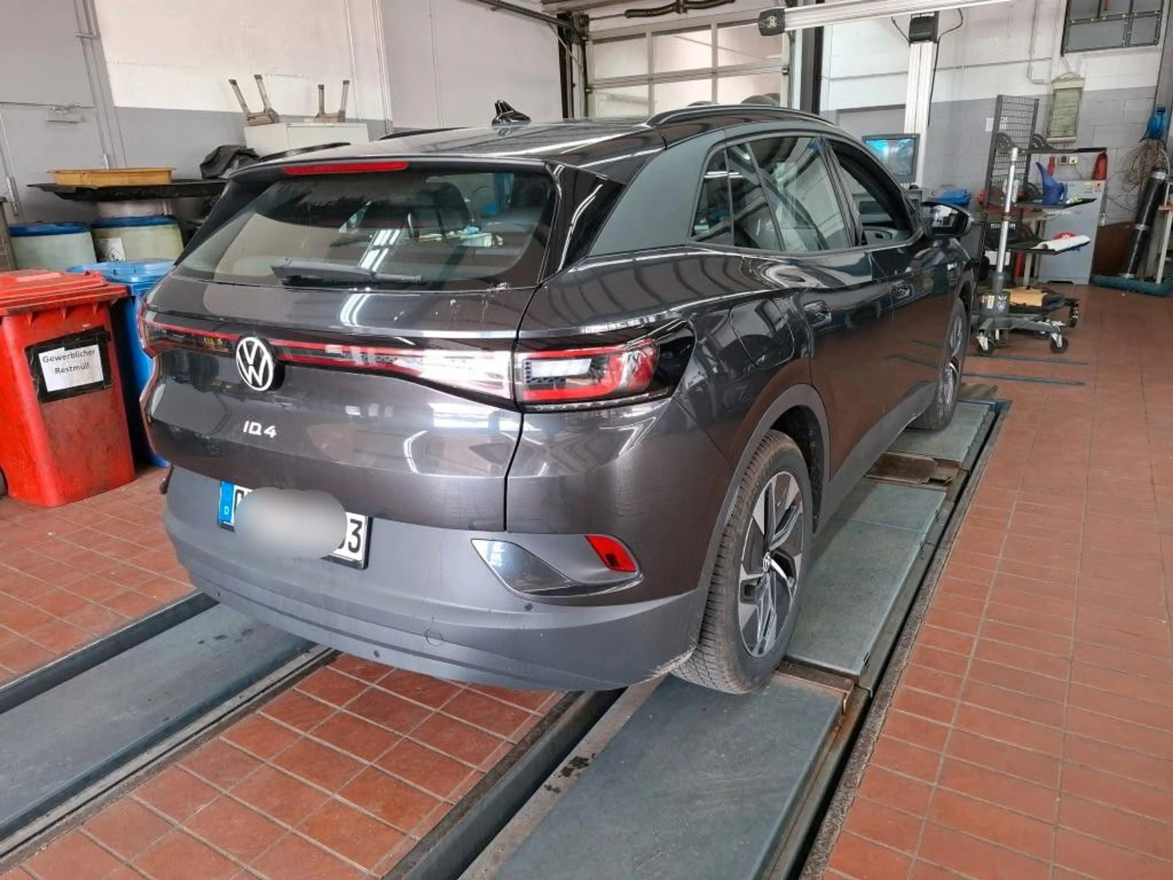 Volkswagen ID.4 Pure Performance Navi LED PDC CCS Alu19 — photo 4