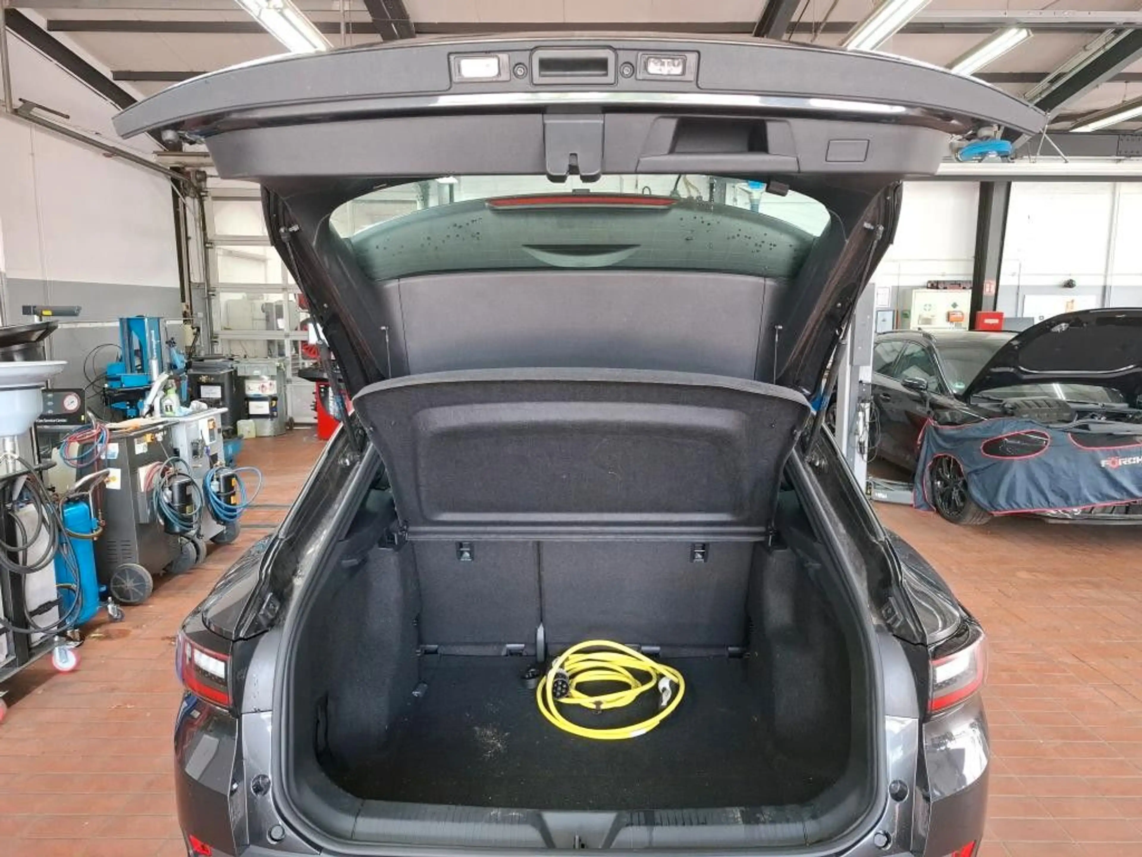 Volkswagen ID.4 Pure Performance Navi LED PDC CCS Alu19 — photo 7
