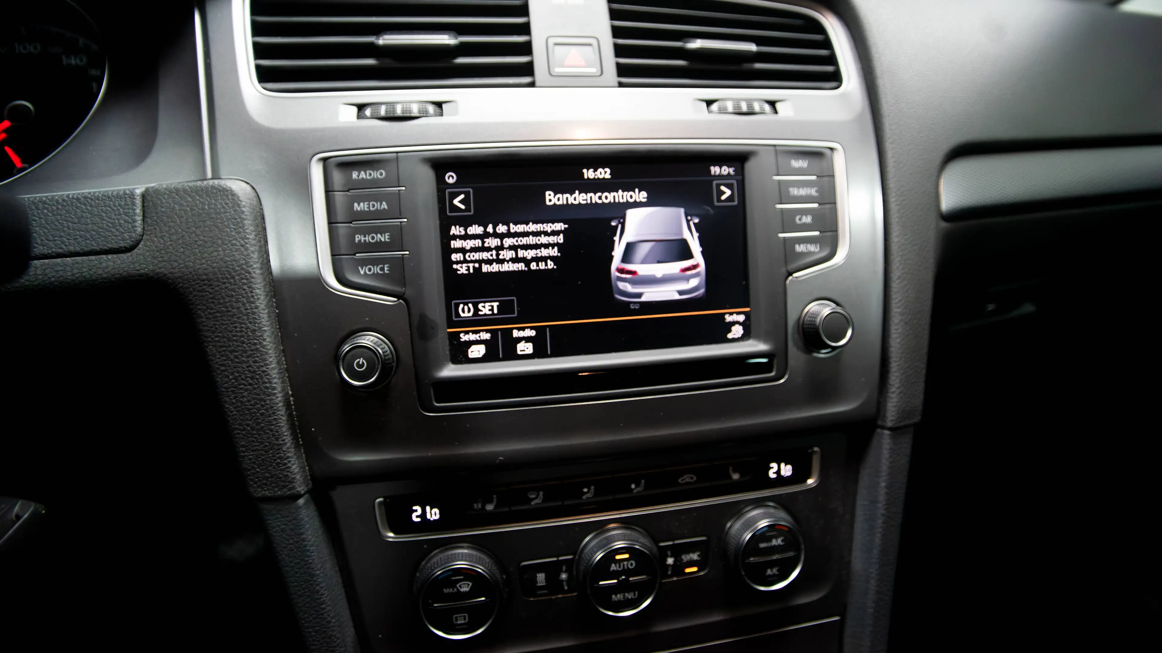 Volkswagen Golf Golf 1.2 TSI Lounge Bluemotion Tech — photo 24