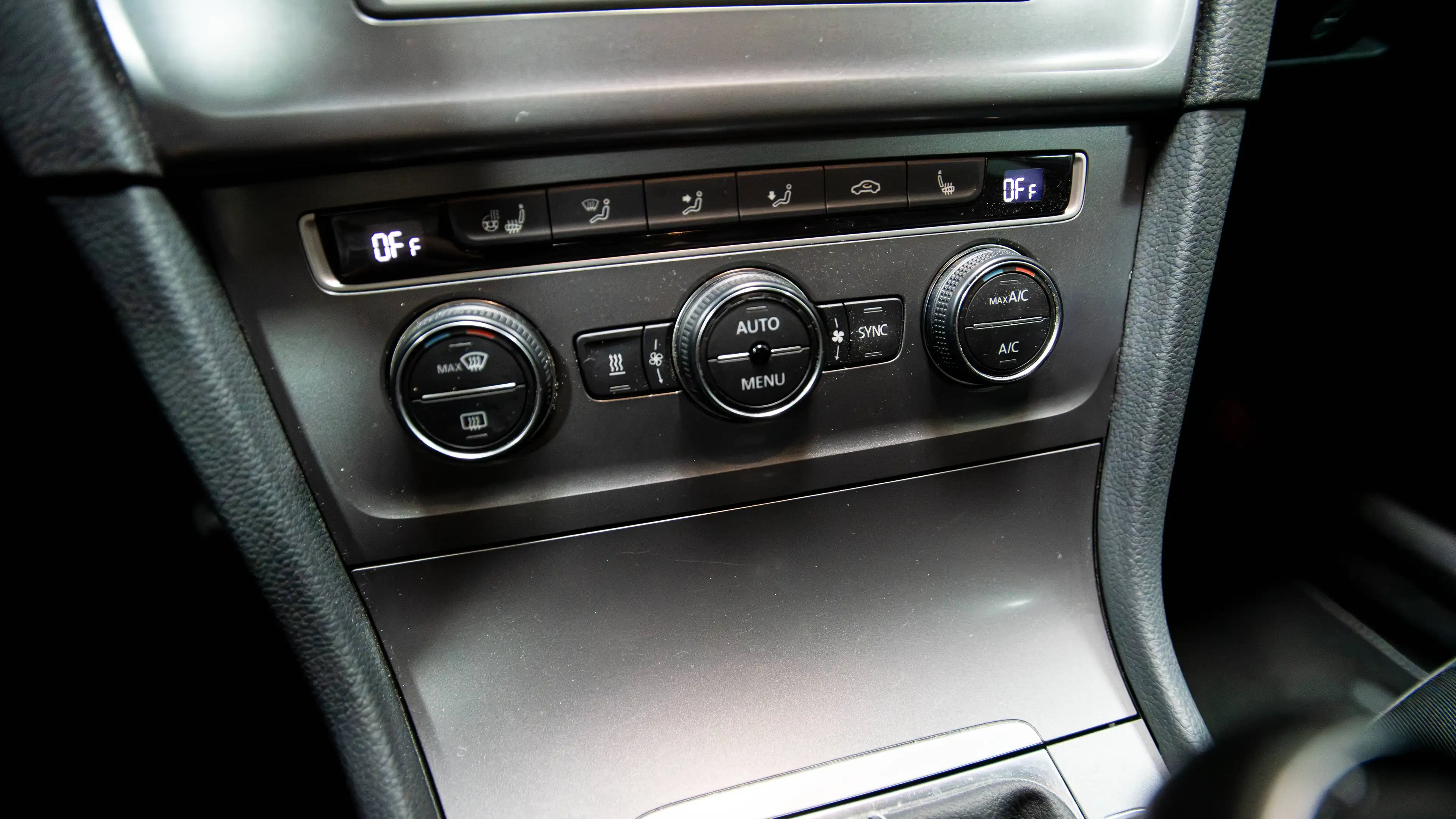Volkswagen Golf Golf 1.2 TSI Lounge Bluemotion Tech — photo 29