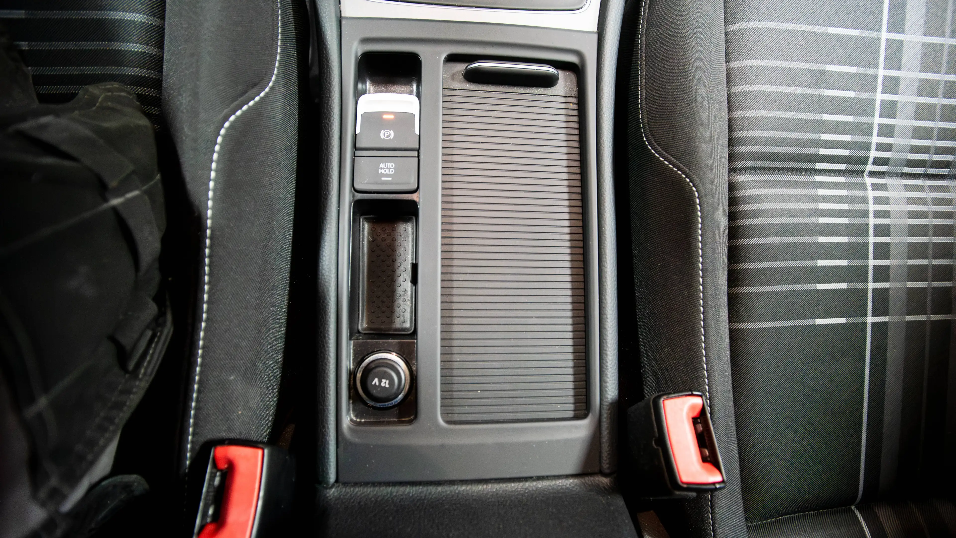 Volkswagen Golf Golf 1.2 TSI Lounge Bluemotion Tech — photo 32