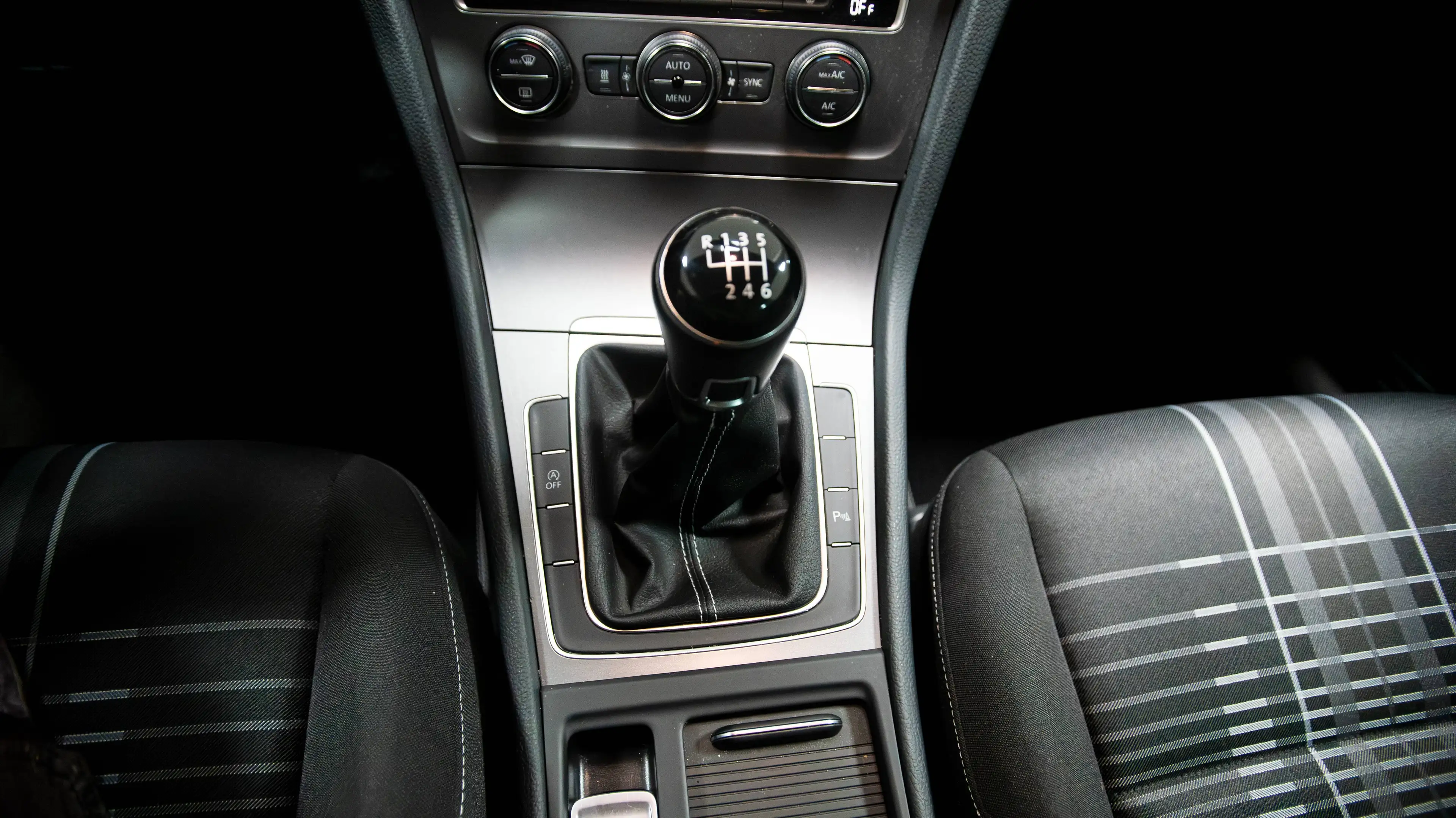 Volkswagen Golf Golf 1.2 TSI Lounge Bluemotion Tech — photo 30