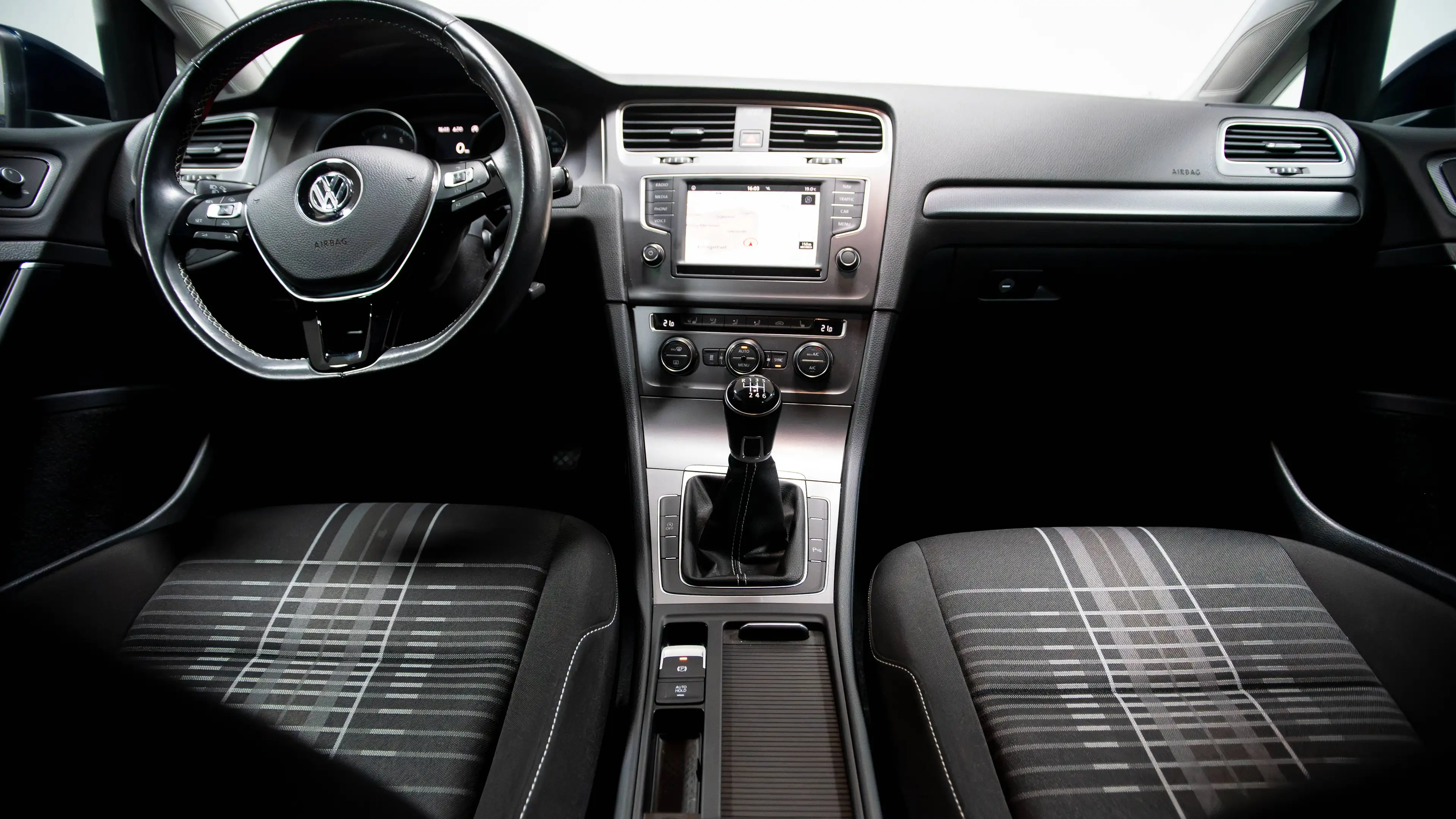 Volkswagen Golf Golf 1.2 TSI Lounge Bluemotion Tech — photo 20