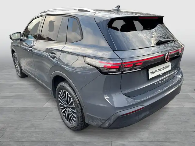 Volkswagen Tiguan view 2