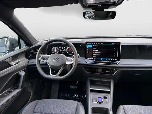 Volkswagen Tiguan view 6