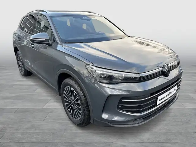 Volkswagen Tiguan view 5