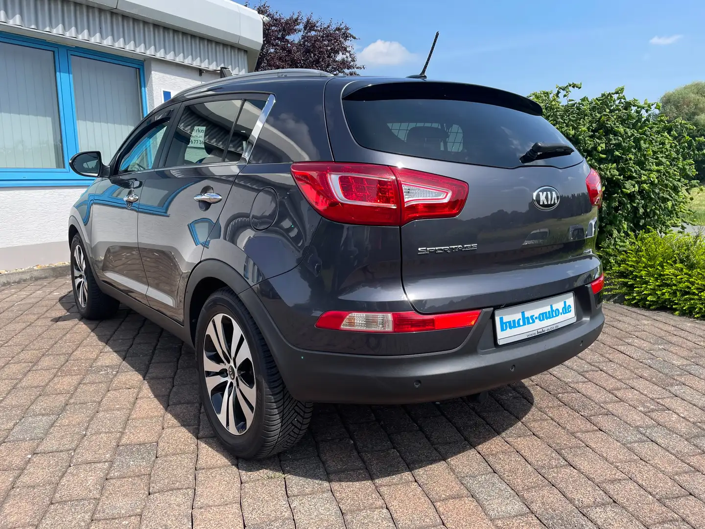 Kia Sportage Spirit 2WD Automatik AHK Pano Xenon RFK Grau - 2