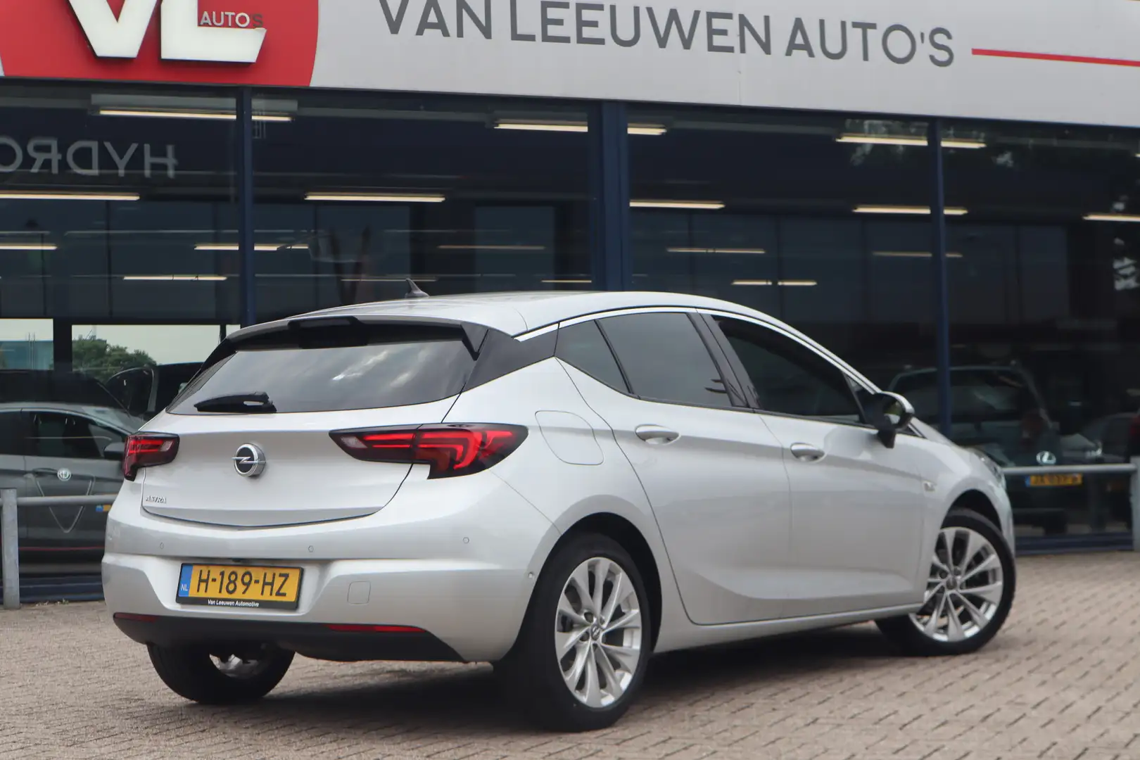 Opel Astra 1.2 Elegance | Nieuw Binnen! | DAB | Stoelverwarmi Grijs - 2