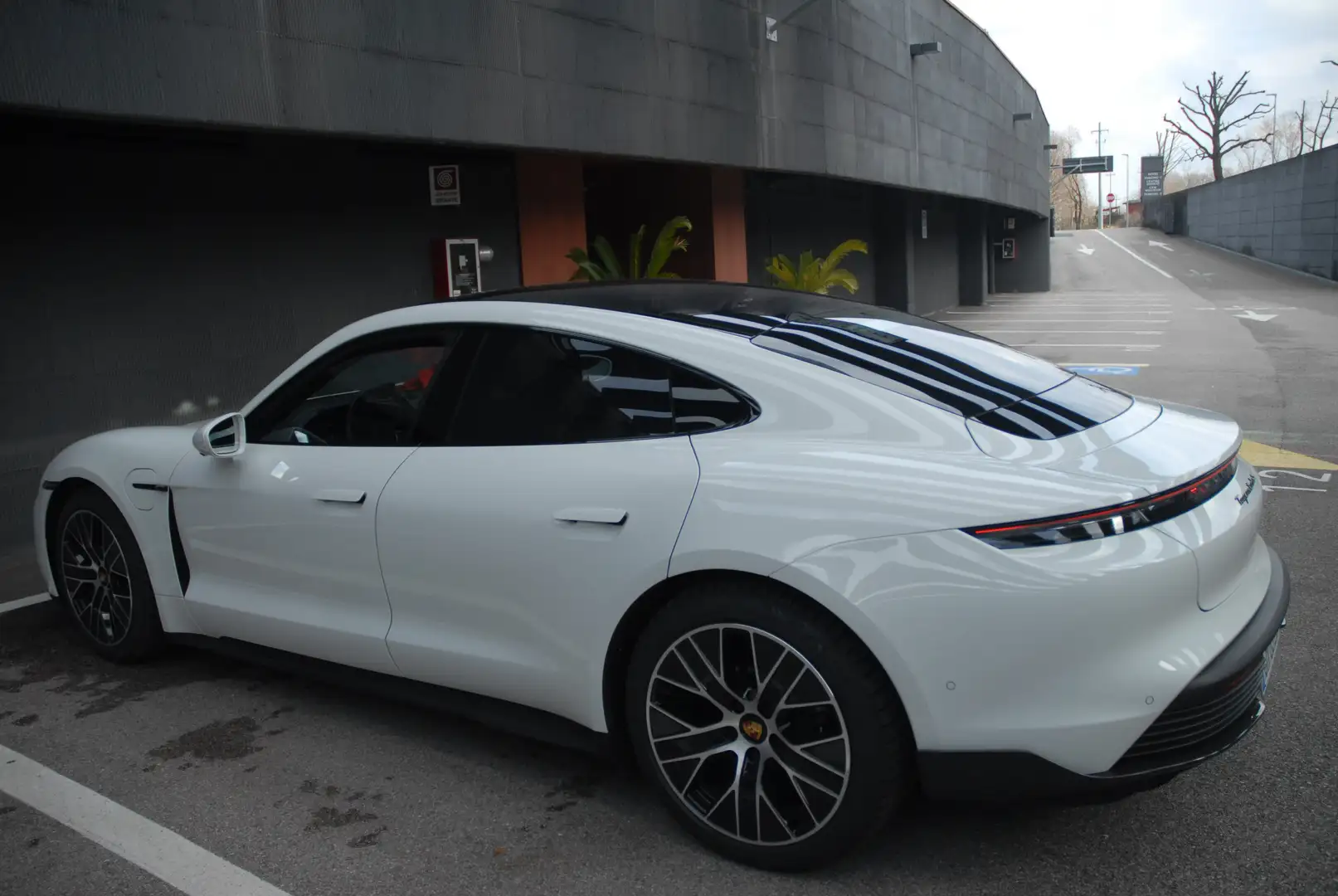 Porsche Taycan Taycan Turbo S 761 CV Full optional pari al NUOVO Beyaz - 1