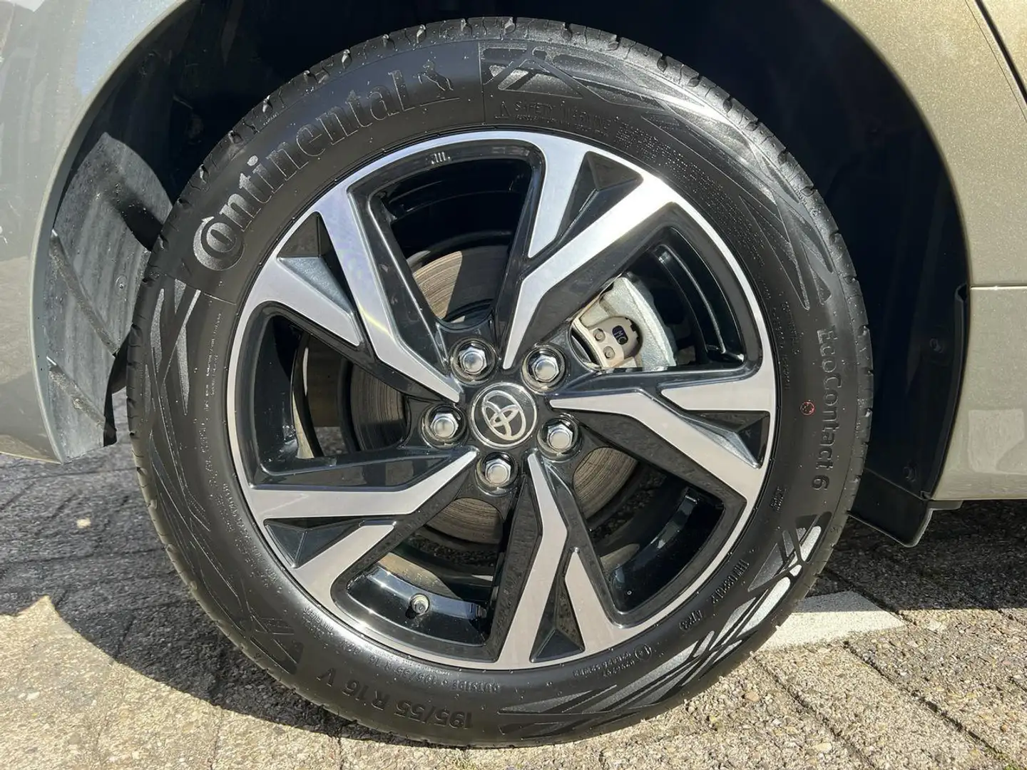 Toyota Yaris 1.5 Hybrid Style 5-drs A/T + FABRIEKSGARANTIE Groen - 2