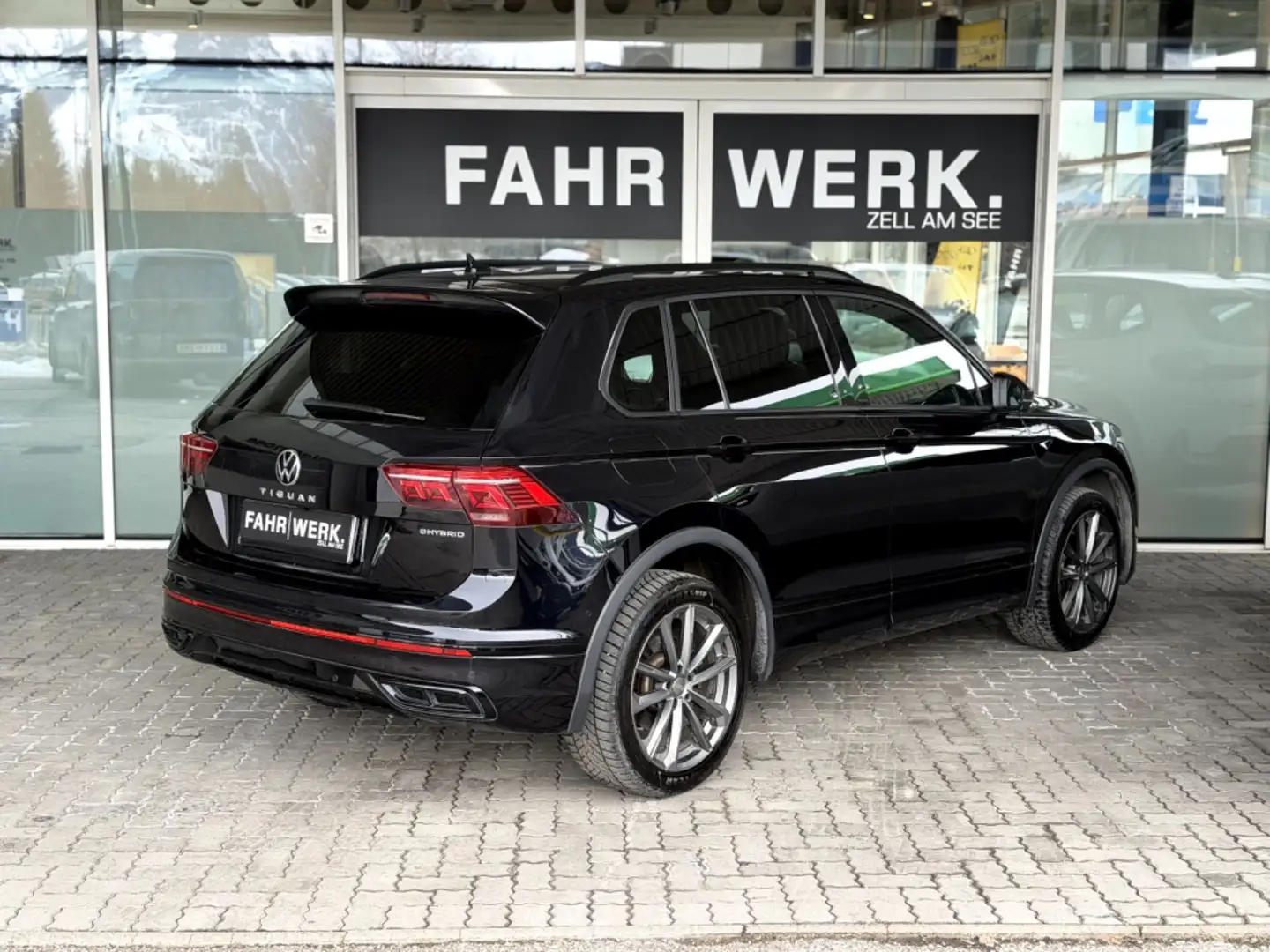 Volkswagen Tiguan 1,4 TSI eHybrid R-Line DSG *Pano* *AHK* *RFK* Schwarz - 2