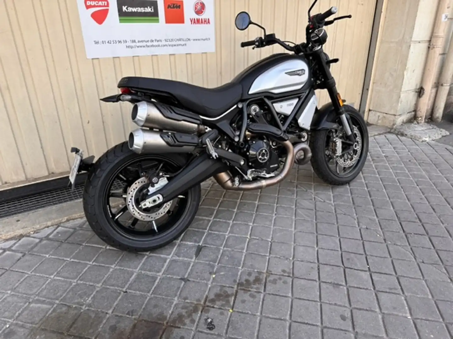 Ducati Scrambler Schwarz - 2