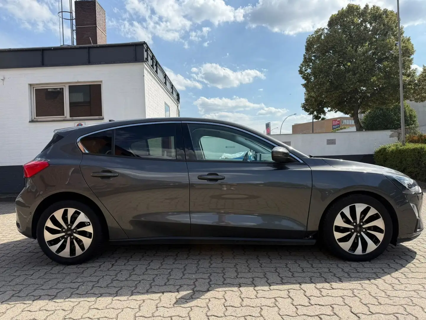 Ford Focus Lim. 1.0 C&C*LED*TOTW*NAVI*B&O* - 1