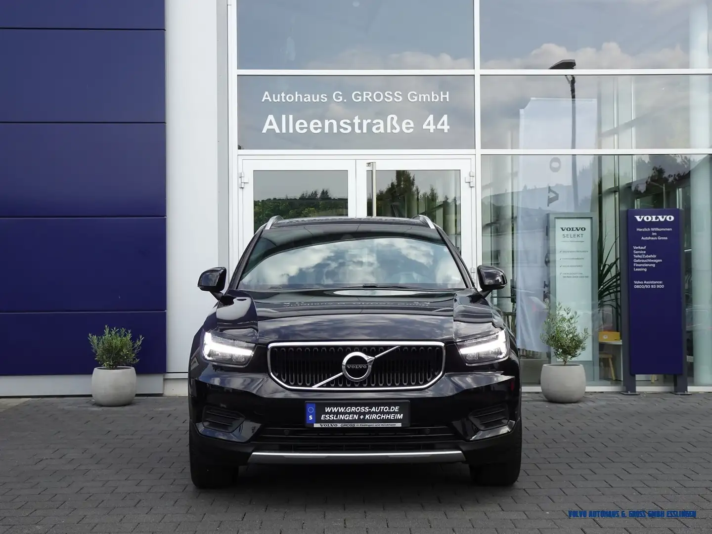 Volvo XC40 T3 Geartronic Momentum Negro - 2