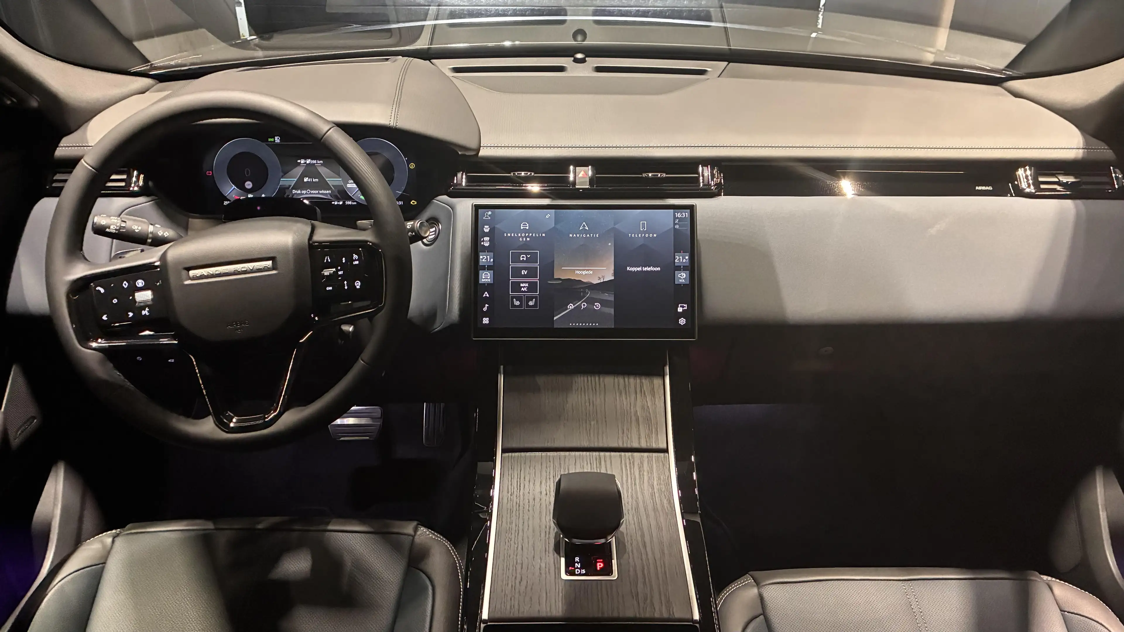 Land Rover Range Rover Velar P400e Belgravia AWD Auto. 26.75MY — photo 4
