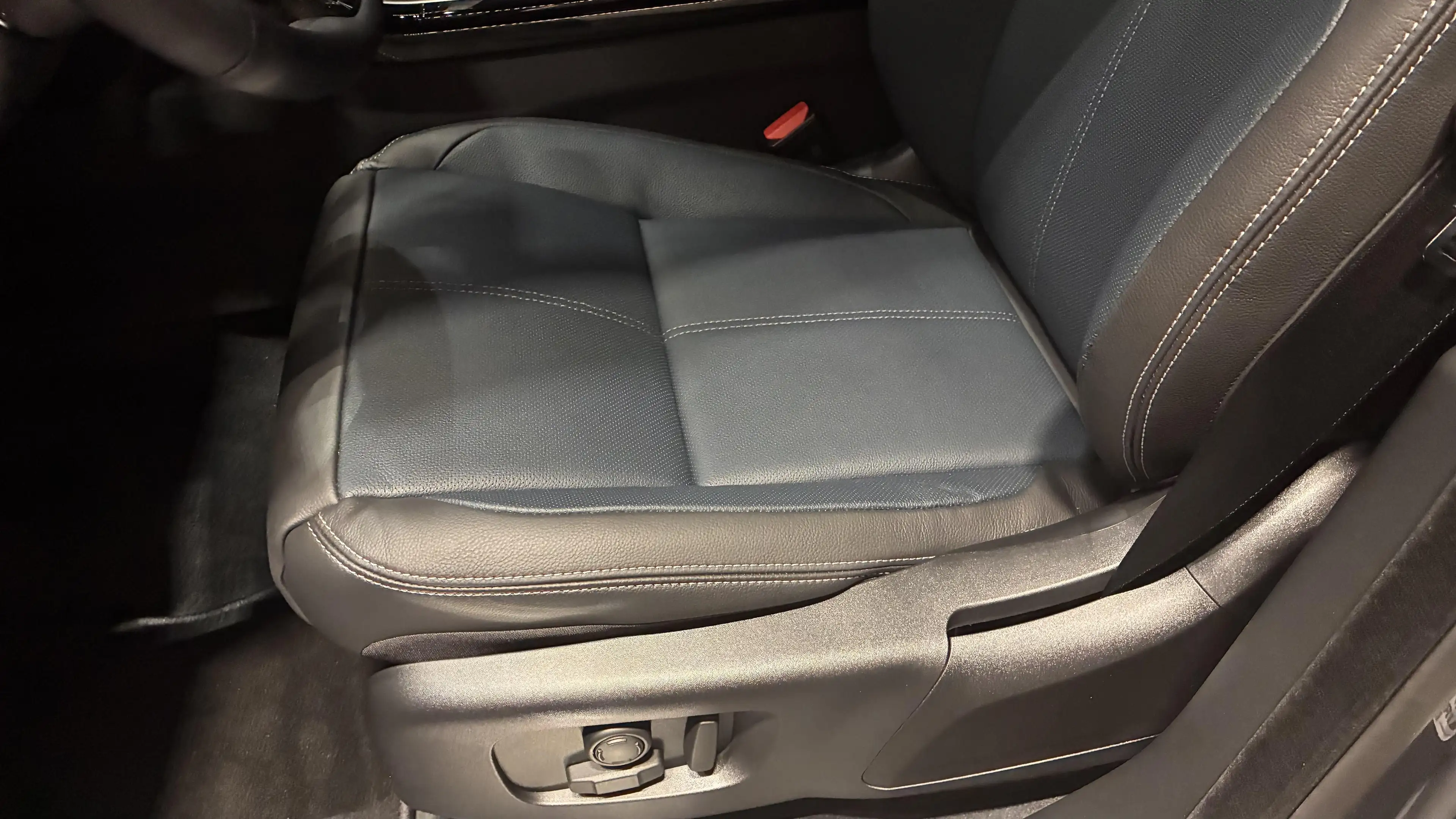 Land Rover Range Rover Velar P400e Belgravia AWD Auto. 26.75MY — photo 13