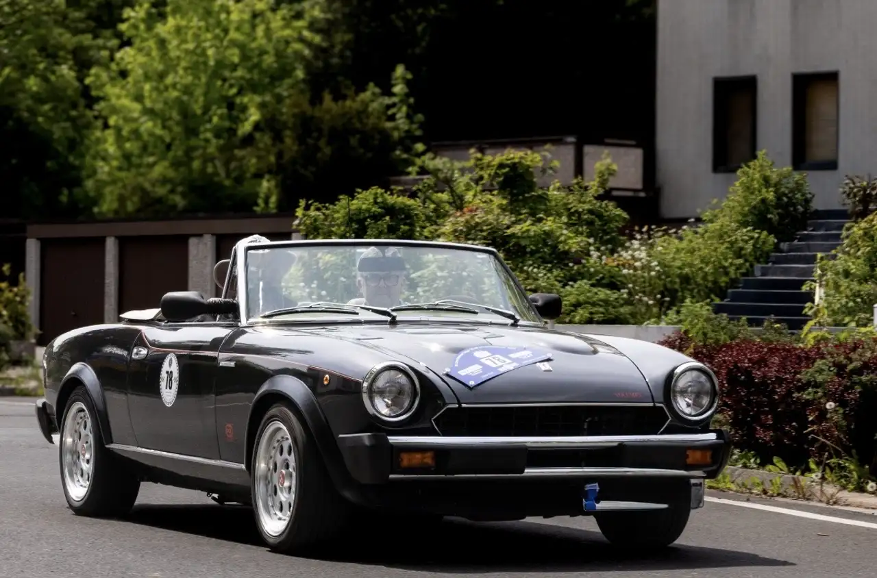 Fiat 124 Spider Pininfarina Volumex 2.0, foto 1