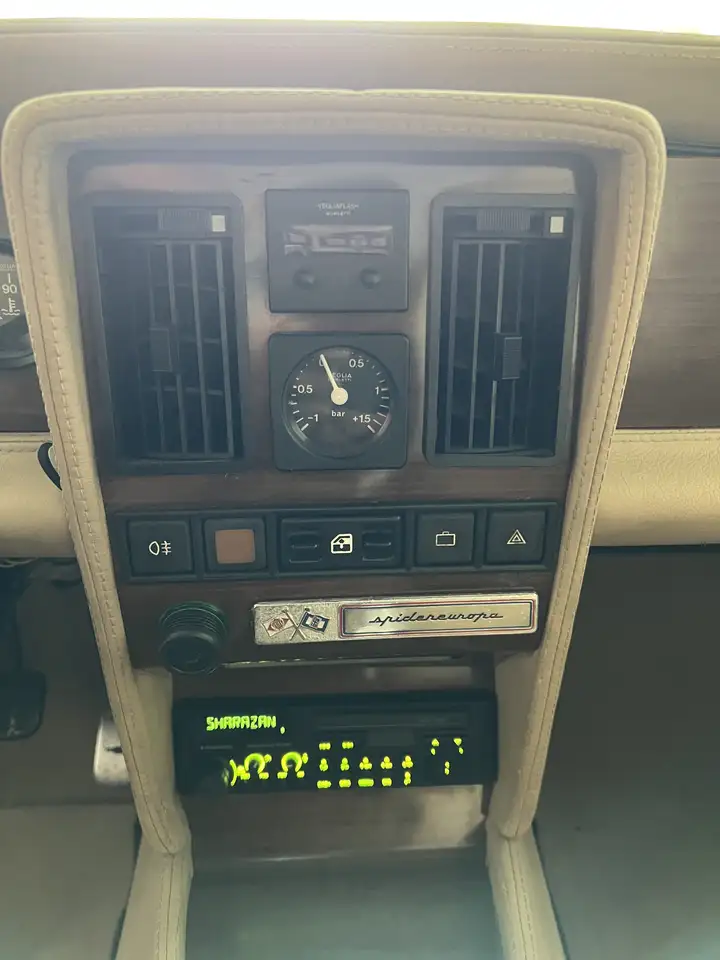 Fiat 124 Spider Pininfarina Volumex 2.0, foto 10
