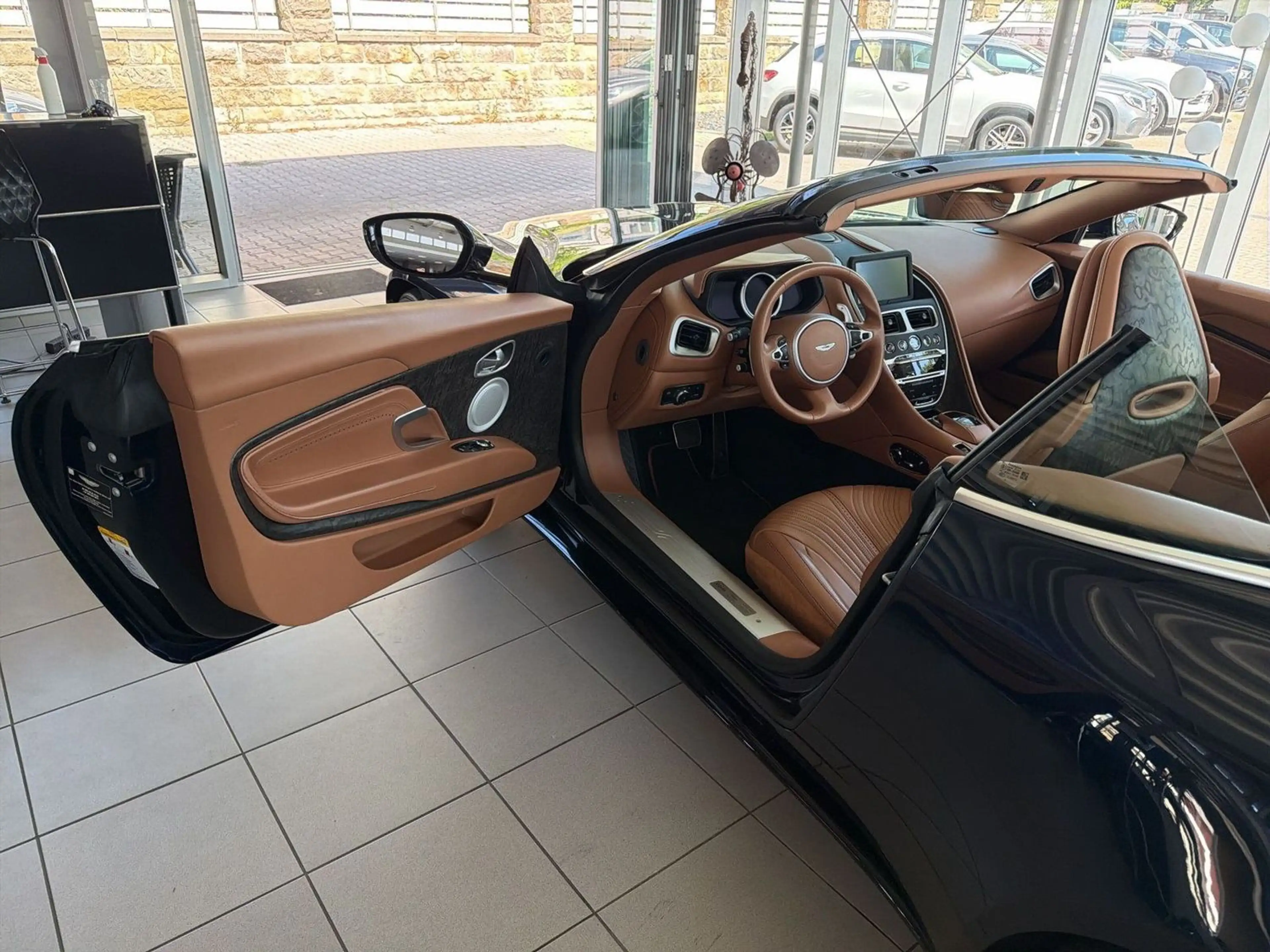 Aston Martin DB11 Cabrio Volante LED 360CAM ELEKTR SITZE B&O — photo 5