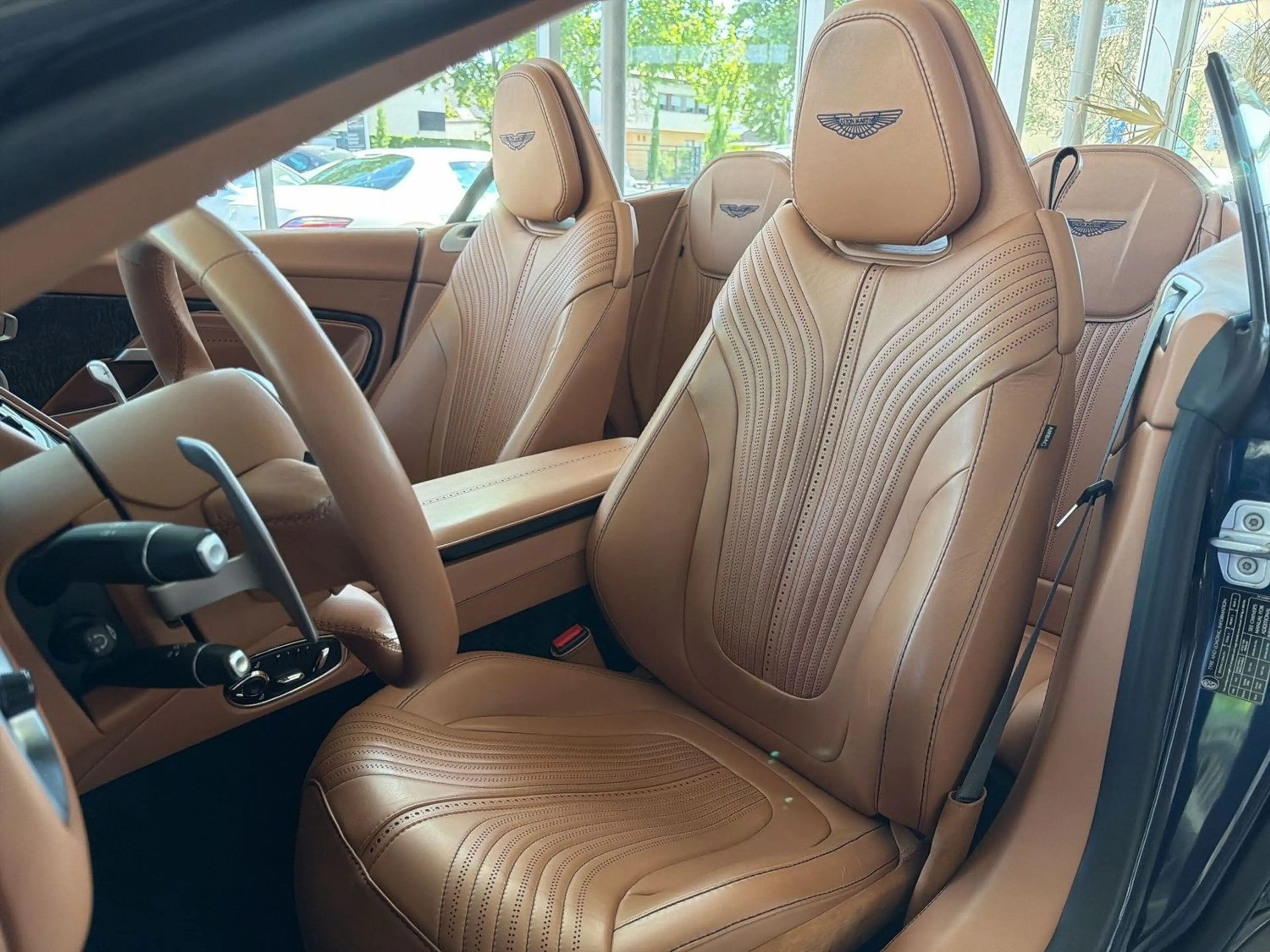 Aston Martin DB11 Cabrio Volante LED 360CAM ELEKTR SITZE B&O — photo 11
