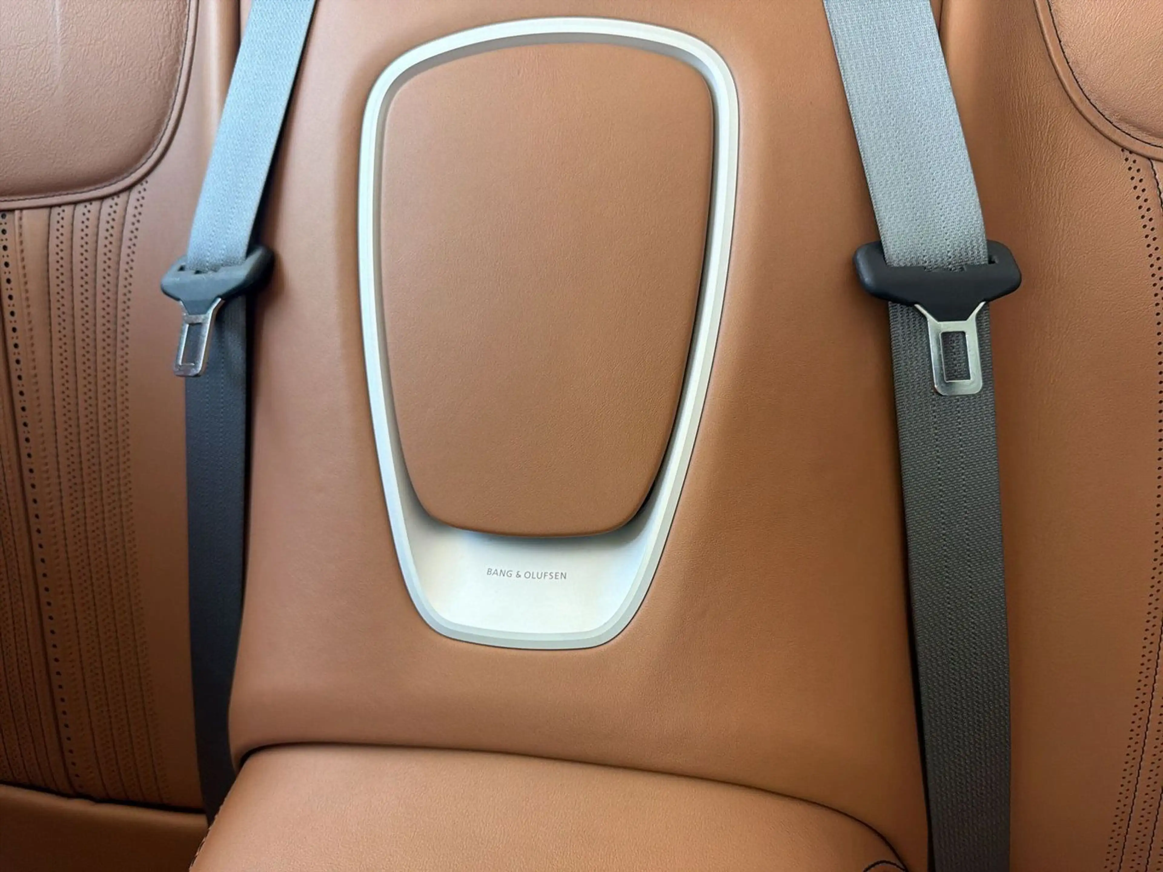 Aston Martin DB11 Cabrio Volante LED 360CAM ELEKTR SITZE B&O — photo 13