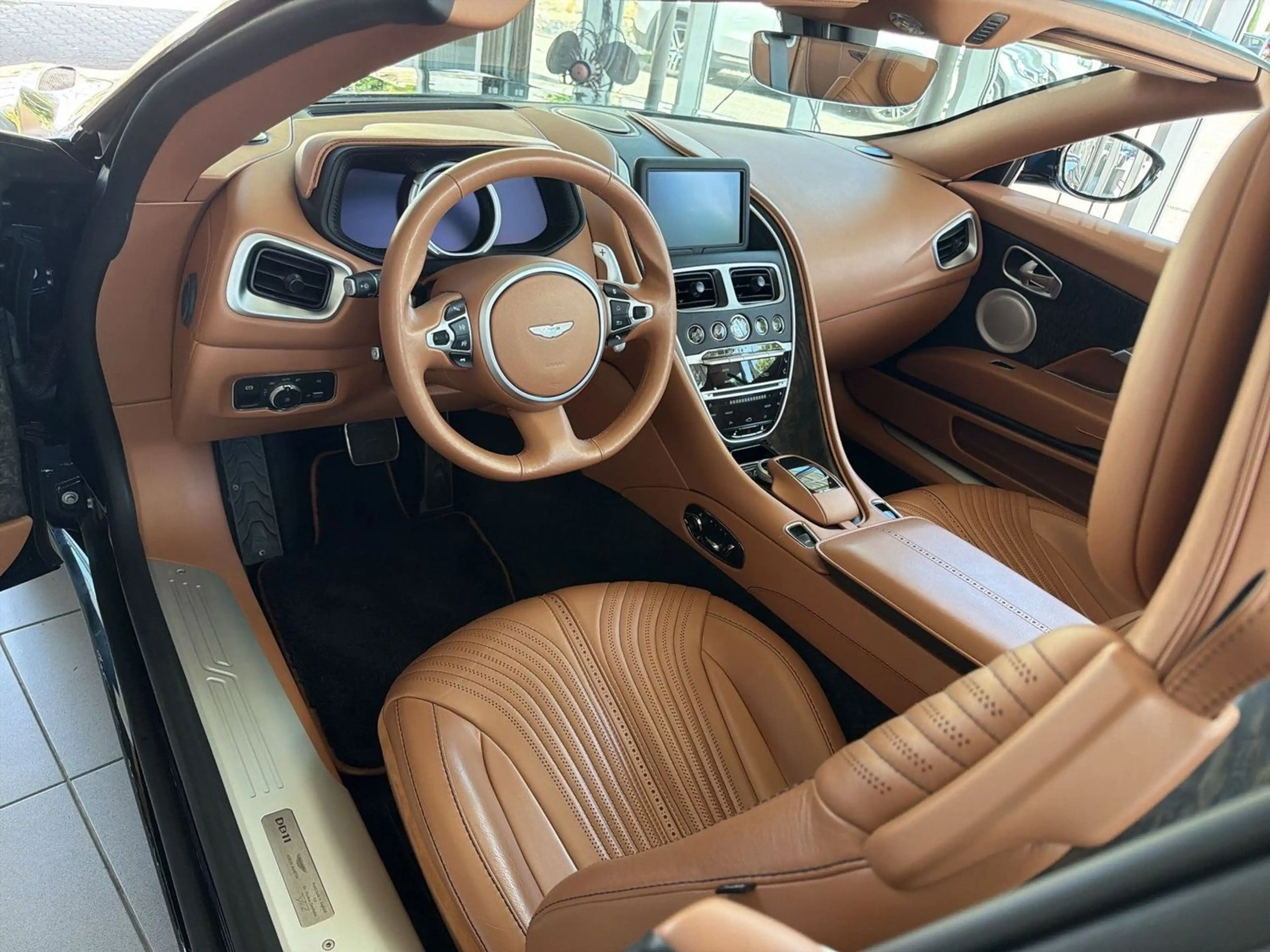 Aston Martin DB11 Cabrio Volante LED 360CAM ELEKTR SITZE B&O — photo 10