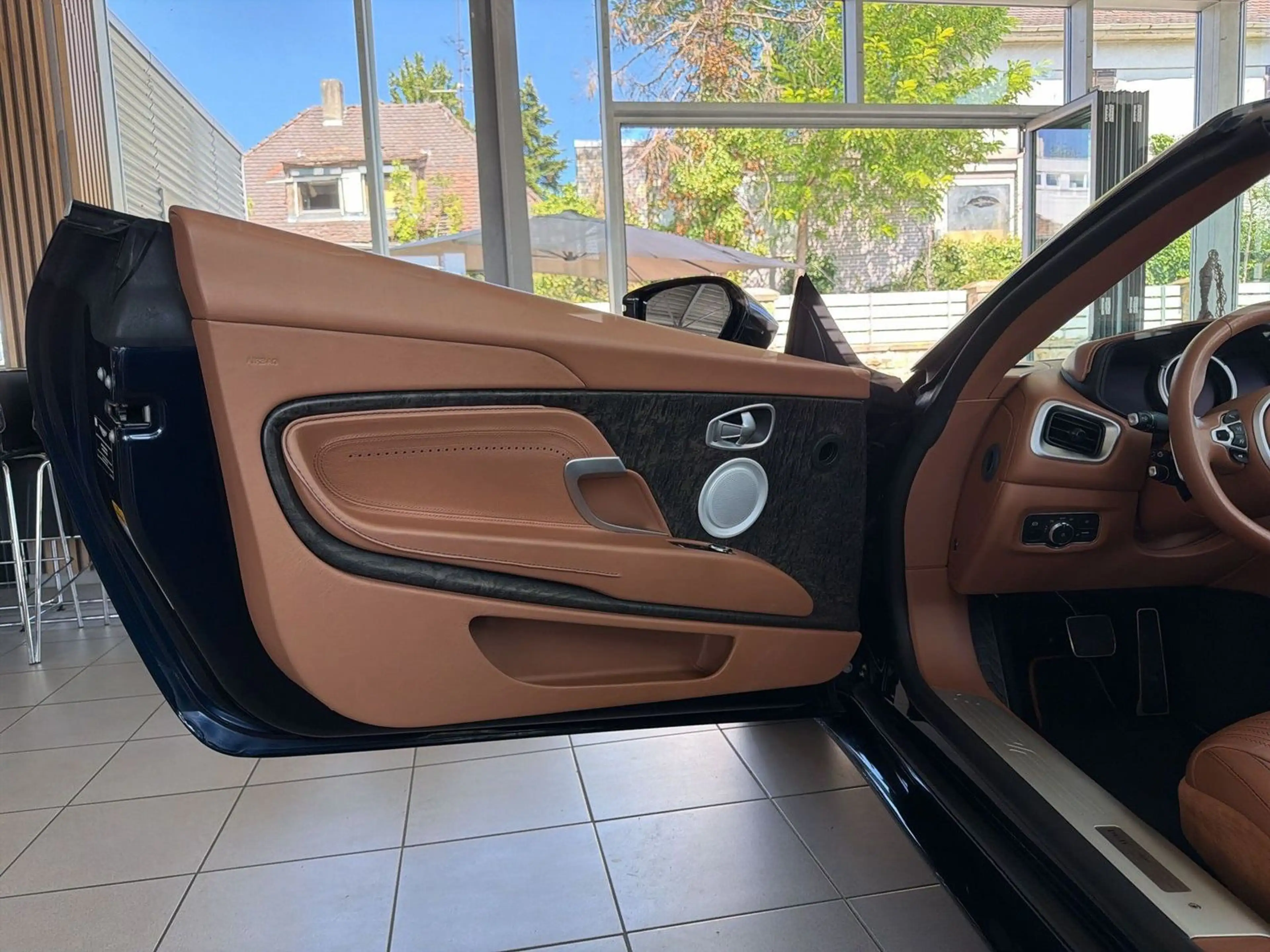 Aston Martin DB11 Cabrio Volante LED 360CAM ELEKTR SITZE B&O — photo 6