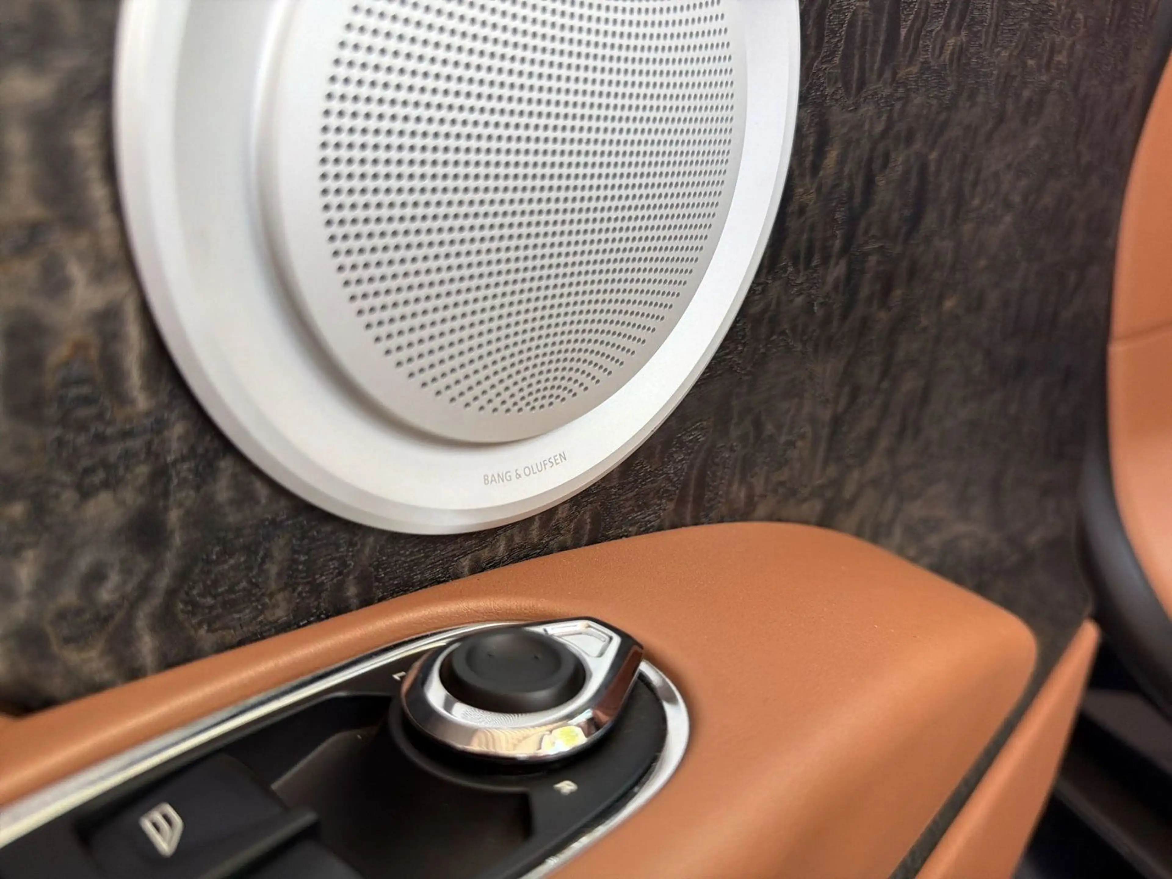 Aston Martin DB11 Cabrio Volante LED 360CAM ELEKTR SITZE B&O — photo 8