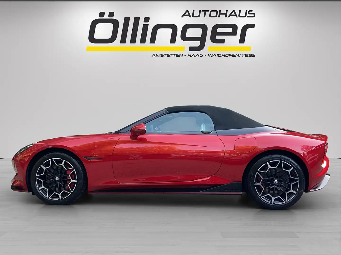 MG Cyberster 77kWh Trophy + Alcantara grau + Metalllic Rot - 1